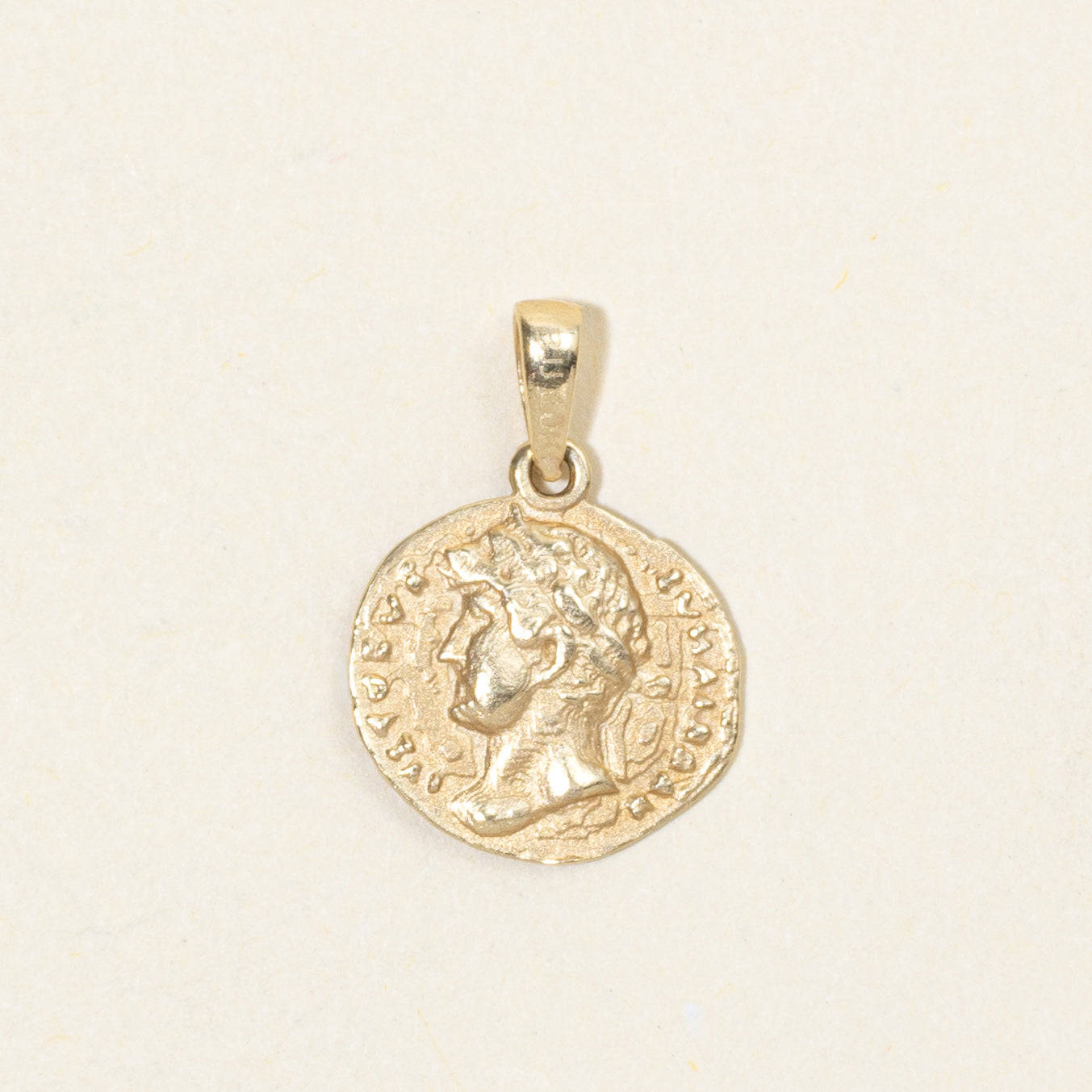 Pendentif en or jaune 10 carats commémorant une pièce grecque