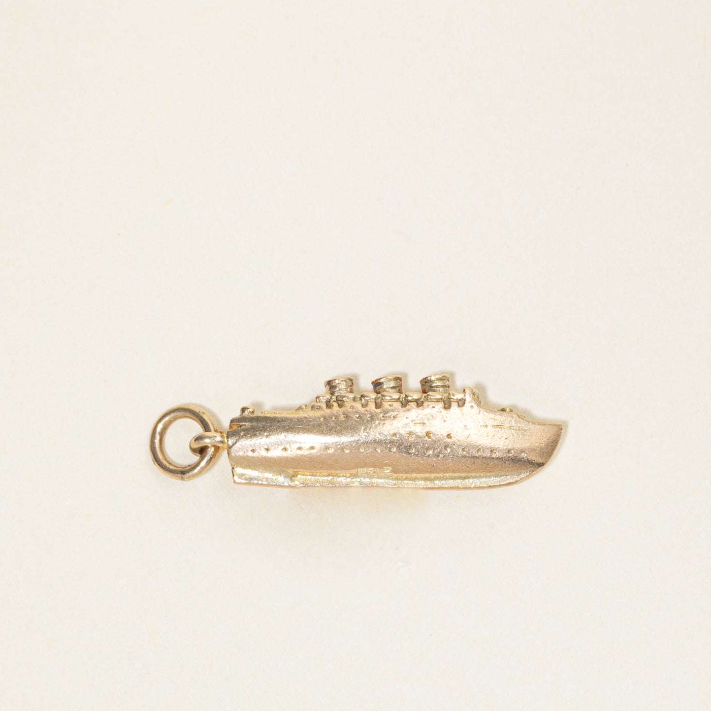 Breloque de navire en or jaune 9 carats de Birmingham, 1960