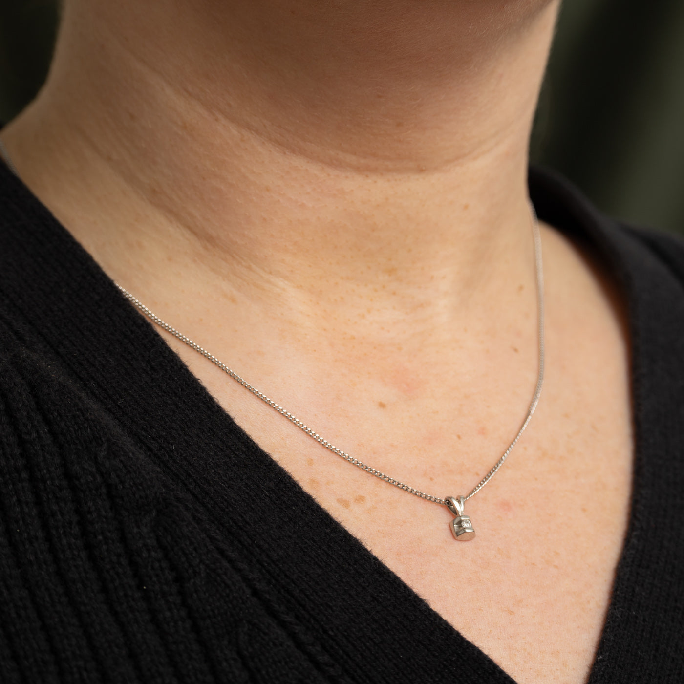 Pendentif carré solitaire en or 14 carats avec diamant