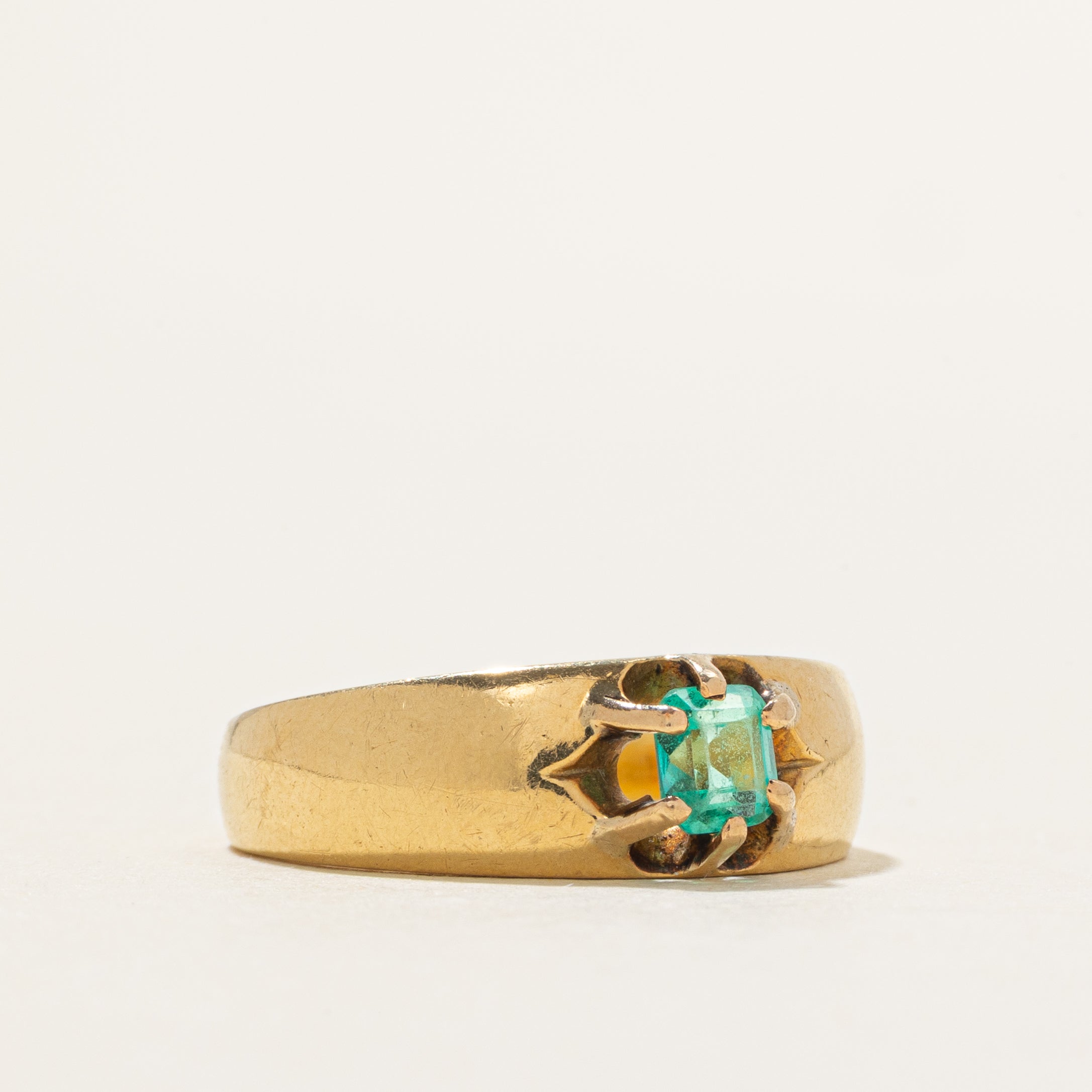 18k Belcher Set Step Cut Emerald Ring | 0.32ct | SZ 5.5