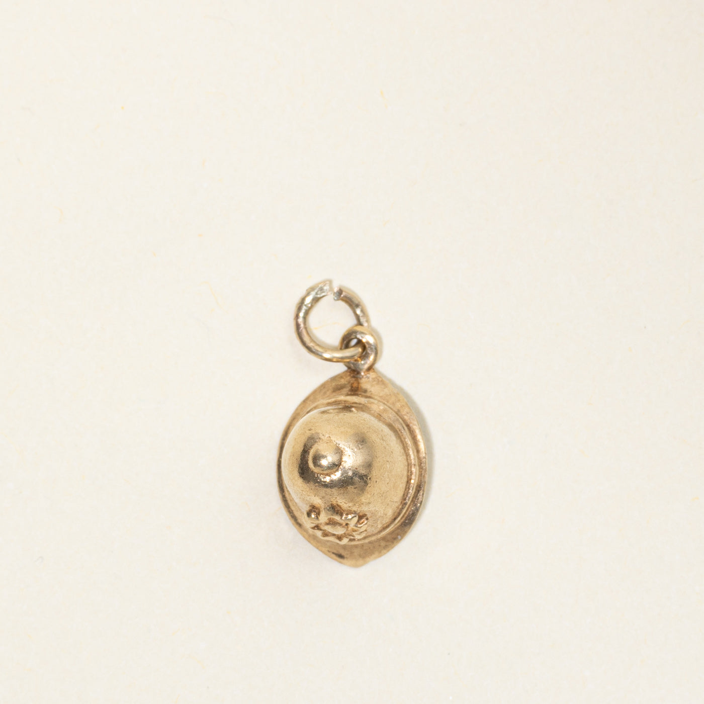 Breloque en or jaune 9 carats représentant un casque de gardien, Londres, 1984