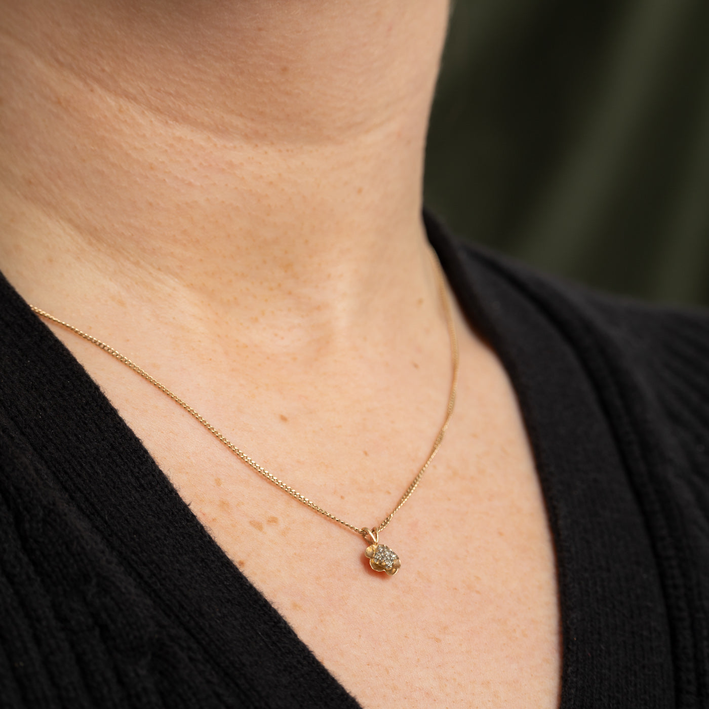 Pendentif fleur serti de diamants 10 carats