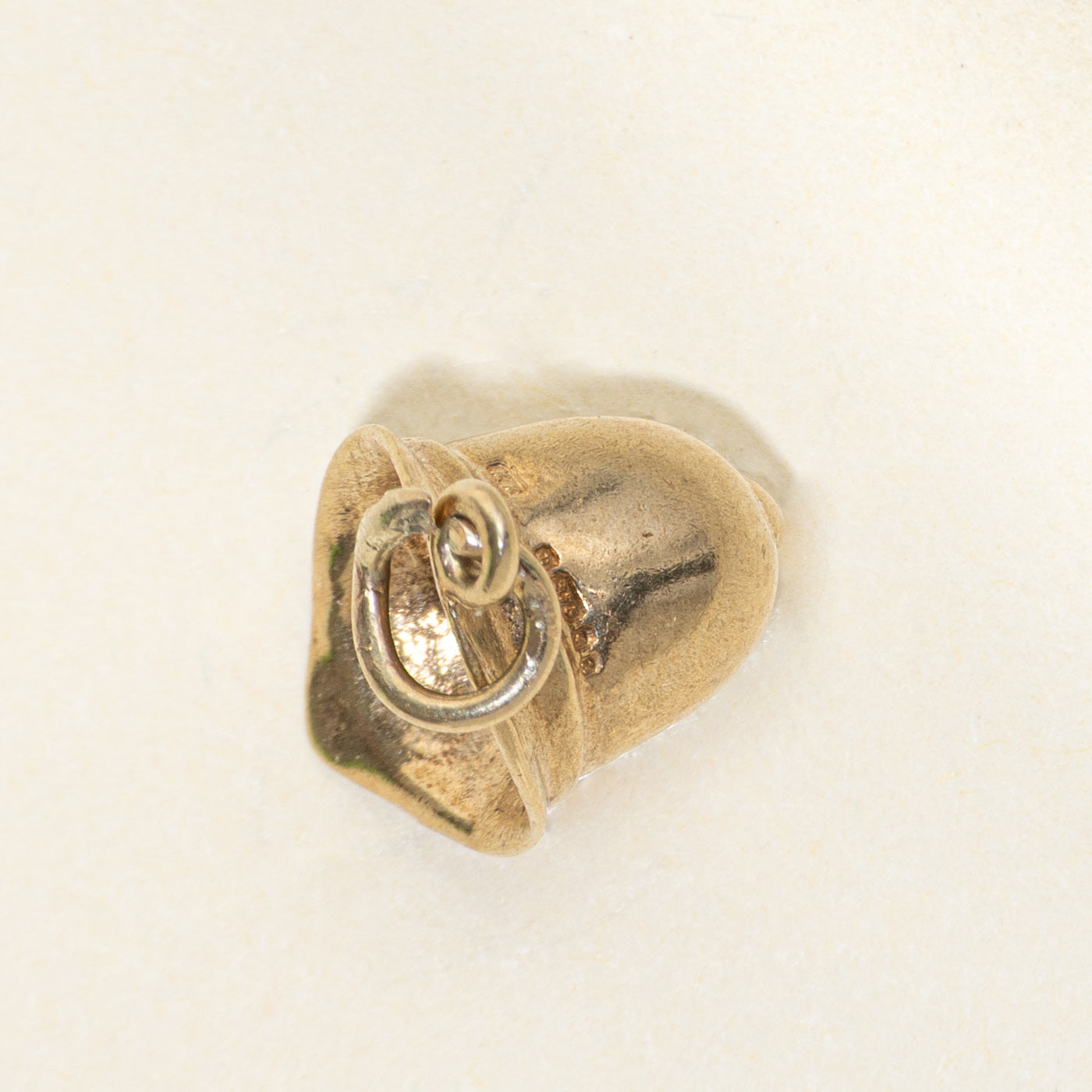 1984 London 9k Yellow Gold Custodian Helmet Charm