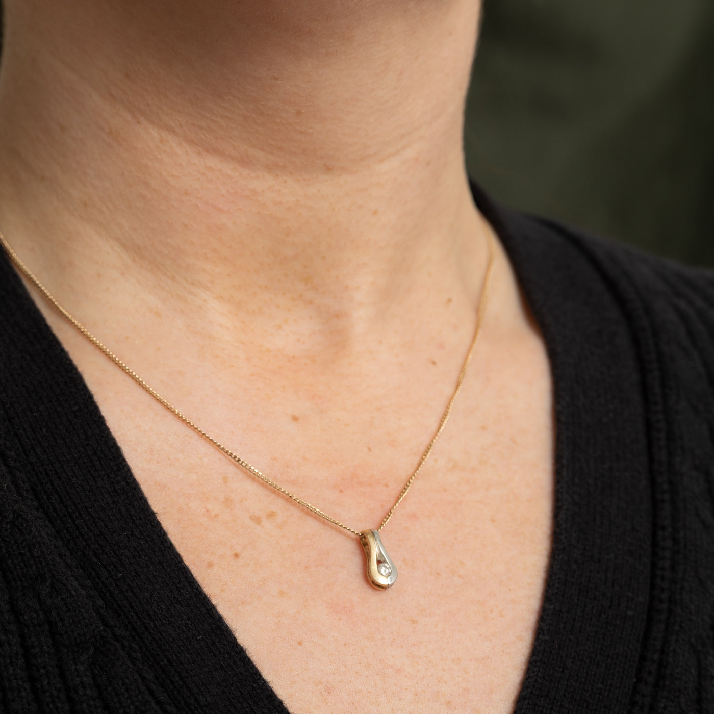 Pendentif en or bicolore 10 carats serti de diamants