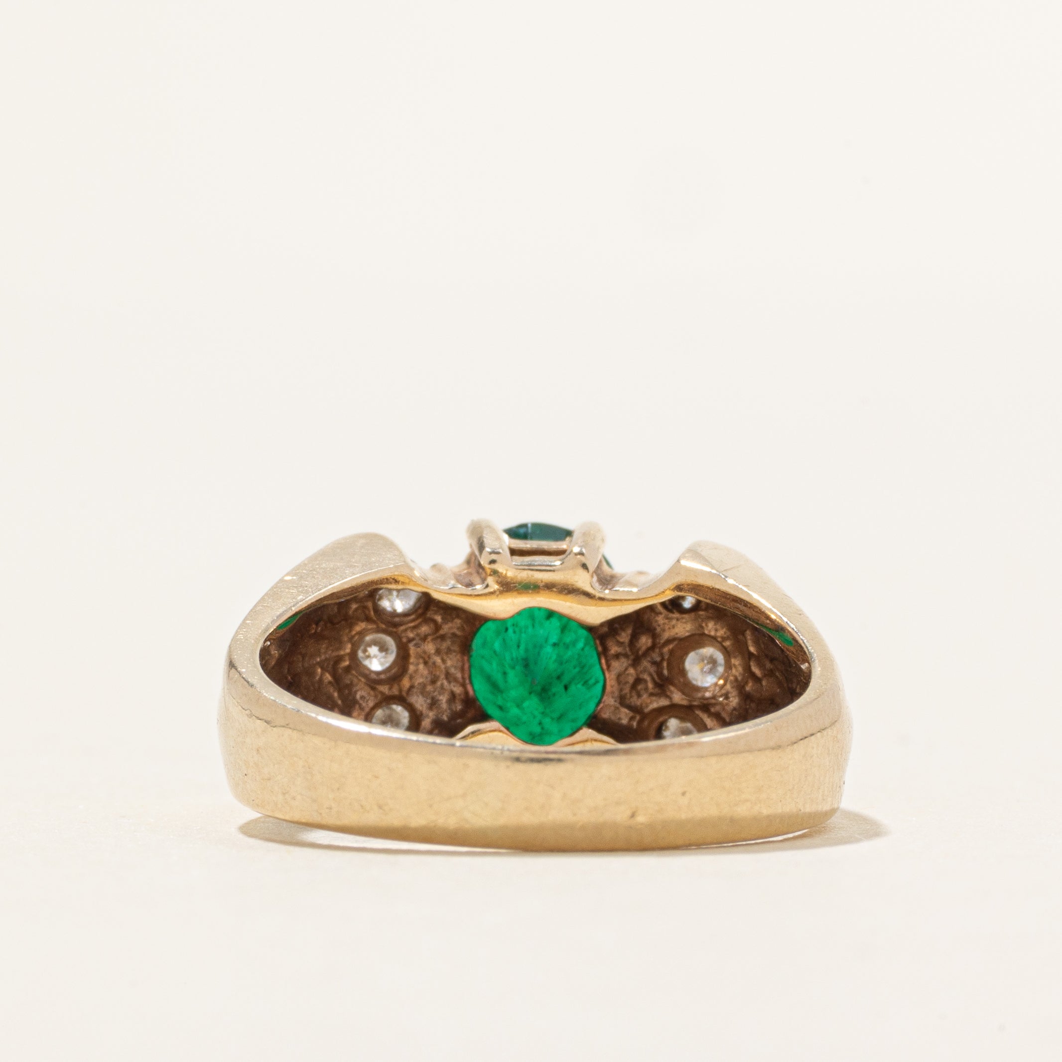 Oval Cut Emerald & Diamond Grooved Ring | 0.97ct, 0.19ctw | SZ 6