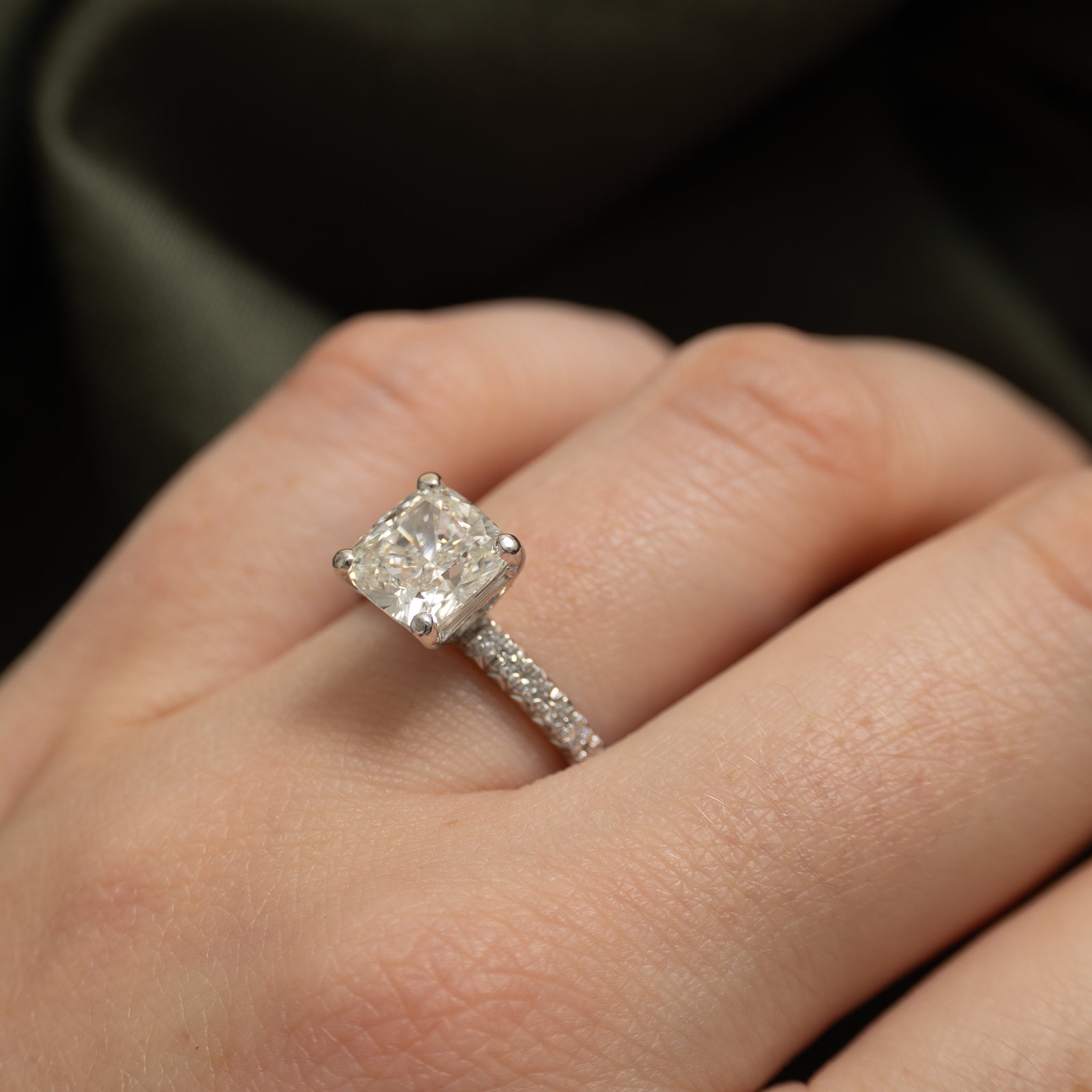 2.52ct GIA-graded Natural Diamond Solitaire Semi Eternity Engagement Ring | GIA 2.52ct VS1 I Excellent Cut | 0.24ctw | SZ 7