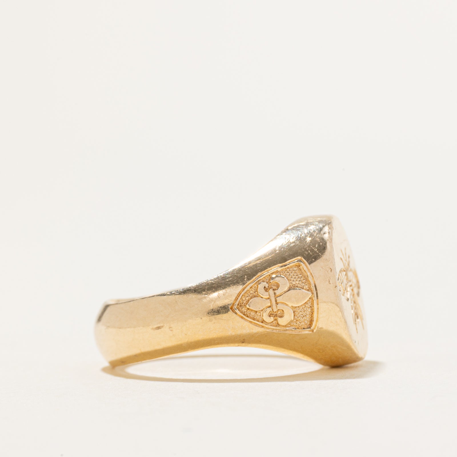 Bague chevalière en or jaune 14 carats gravée d'un insecte | Taille 6,5