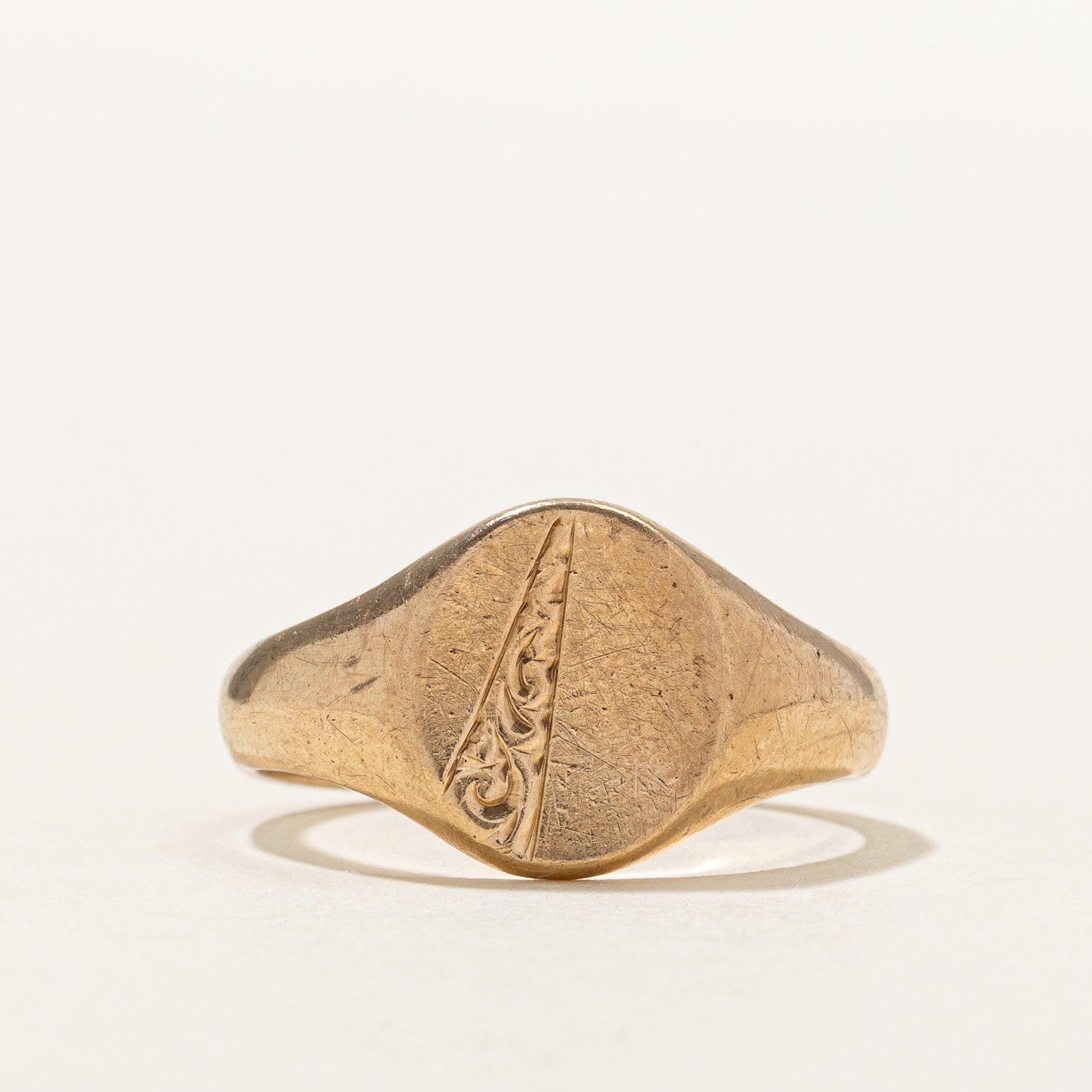 1977 London 9k Yellow Gold Engraved Signet Ring | SZ 8