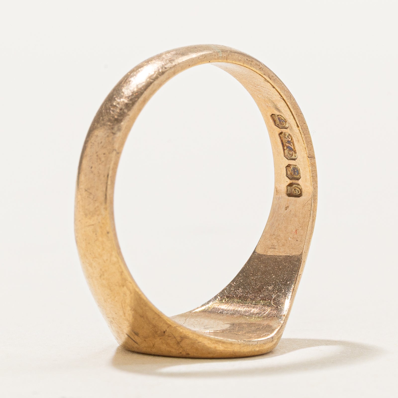 1977 London 9k Yellow Gold Engraved Signet Ring | SZ 8