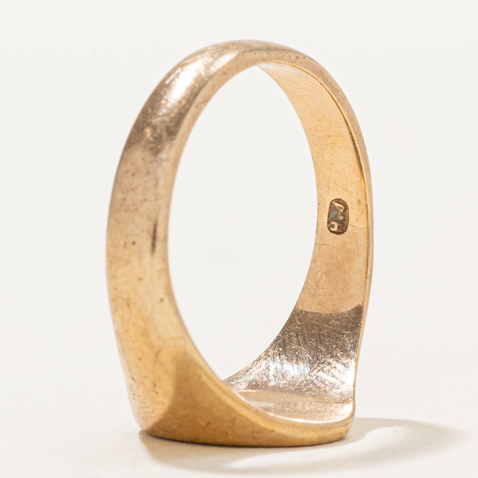 1977 London 9k Yellow Gold Engraved Signet Ring | SZ 8