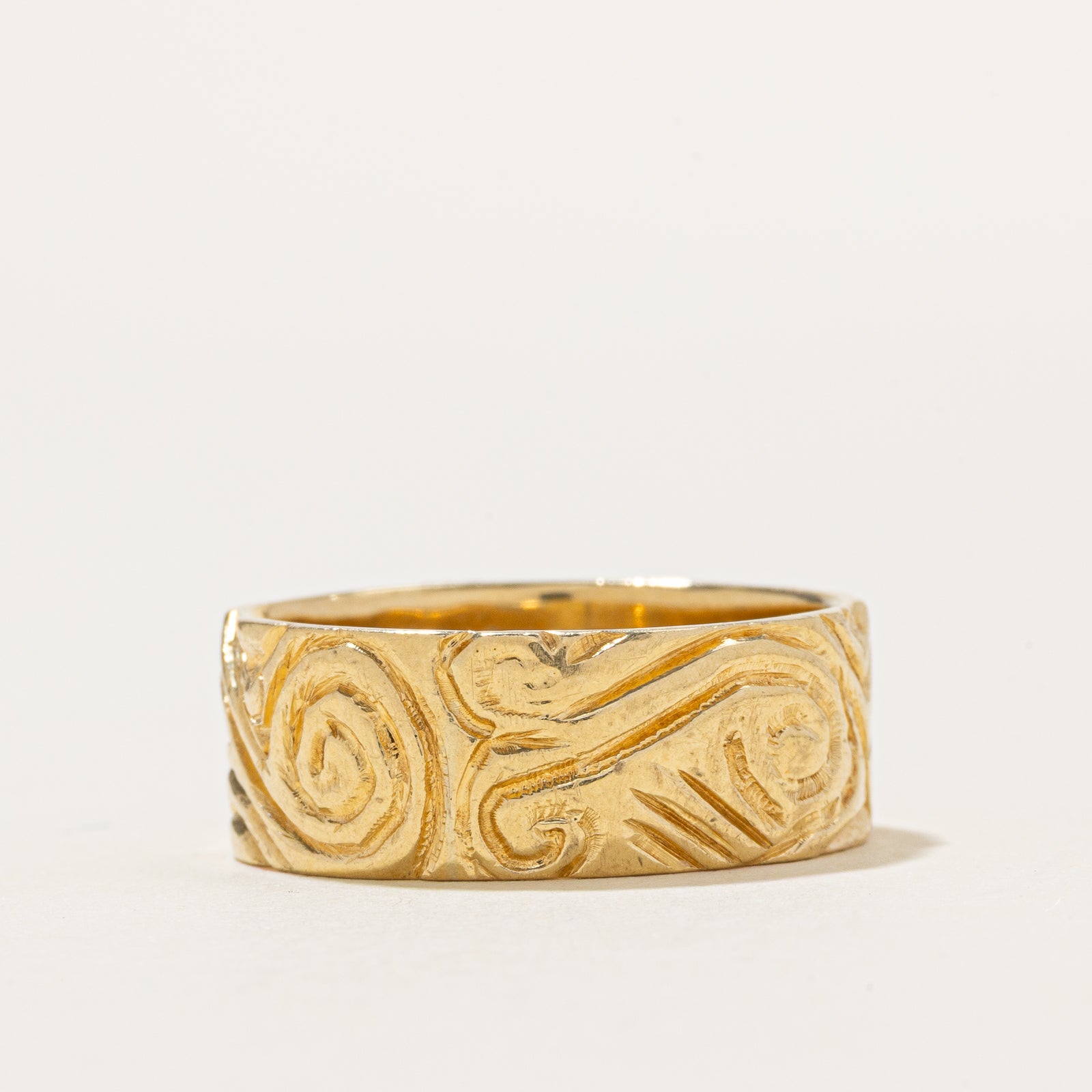 18k Yellow Gold Engraved Band | SZ 8.25
