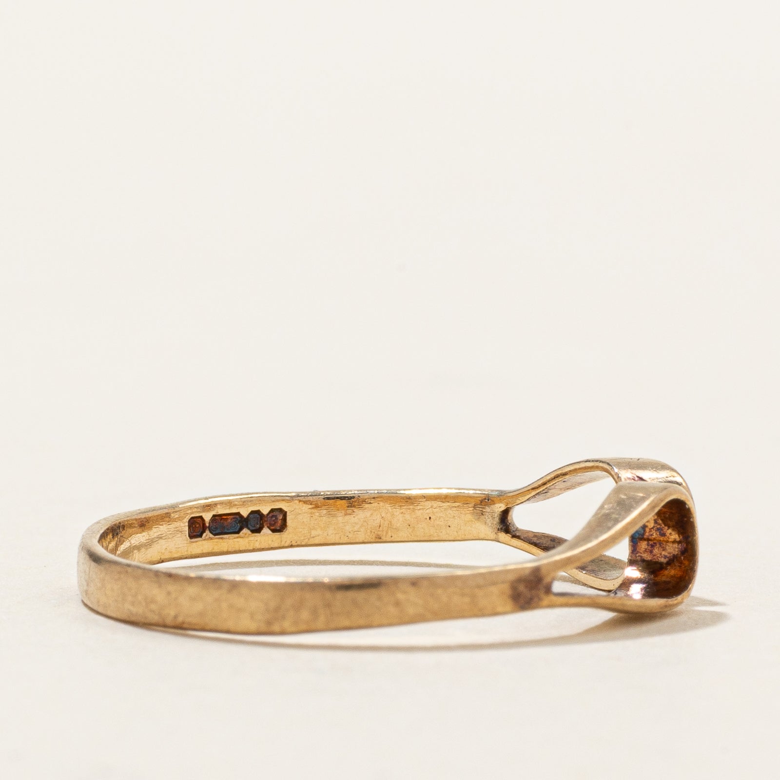 1980 London 9k Yellow Gold Loop Ring | SZ 6.75