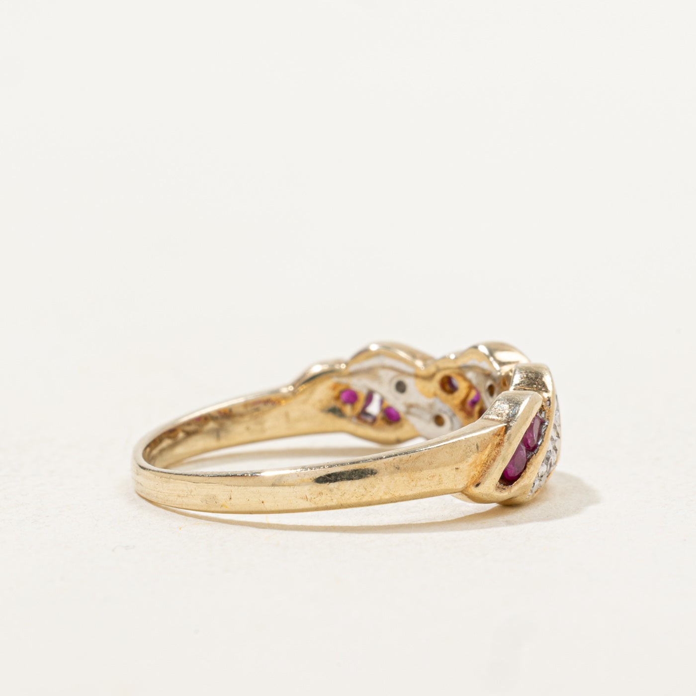 Ruby & Diamond Twisted Band | 0.40ctw, 0.03ctw | SZ 6.0 |