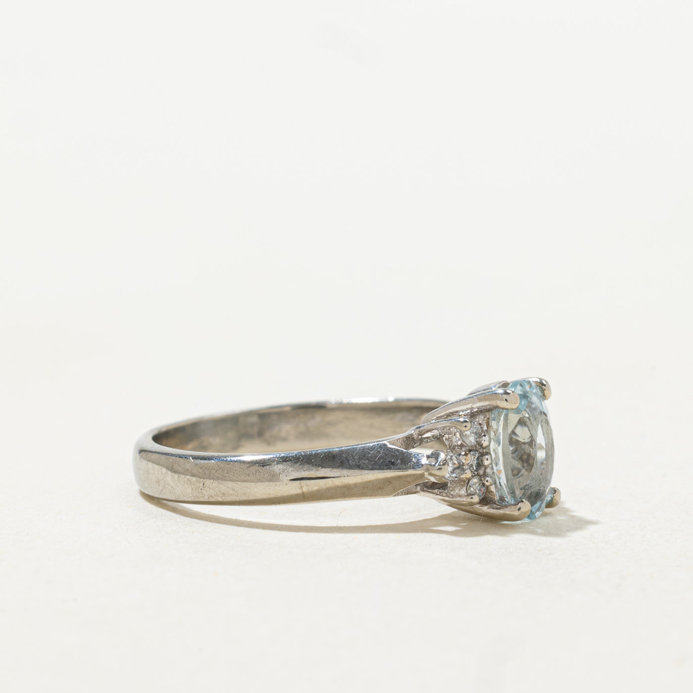 Oval Cut Aquamarine & Diamond Ring | 0.69ct, 0.04ctw | SZ 5.25 |
