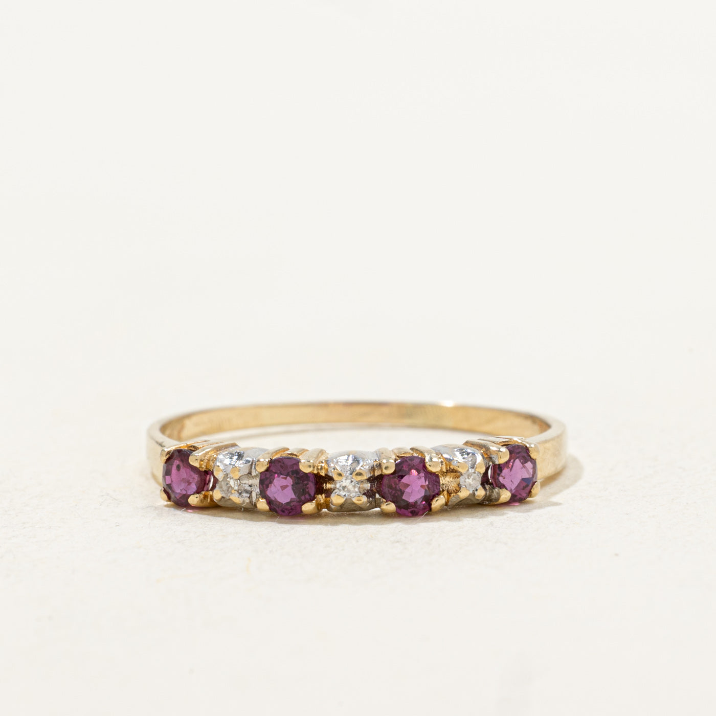 Bague quatre pierres rubis et diamants | 0,36 ct, 0,01 ct | Taille 8,0 |