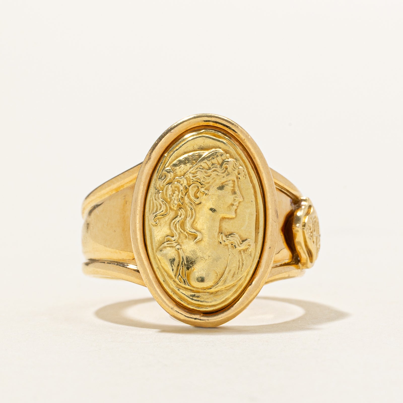 Italian 18k Yellow Gold Cameo Signet Ring | SZ 6