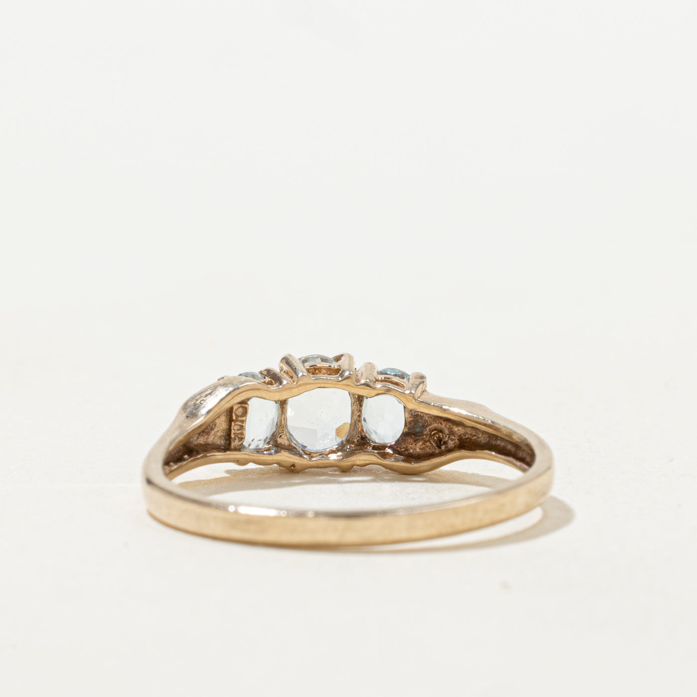 Bague trois pierres aigue-marine et diamants | 0,54 ct, 0,01 ct | Taille 6,75 |