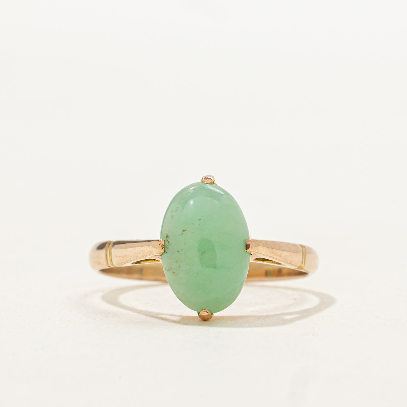 Bague solitaire en jadéite ovale cabochon | 1,65 ct | Taille 6,25 |