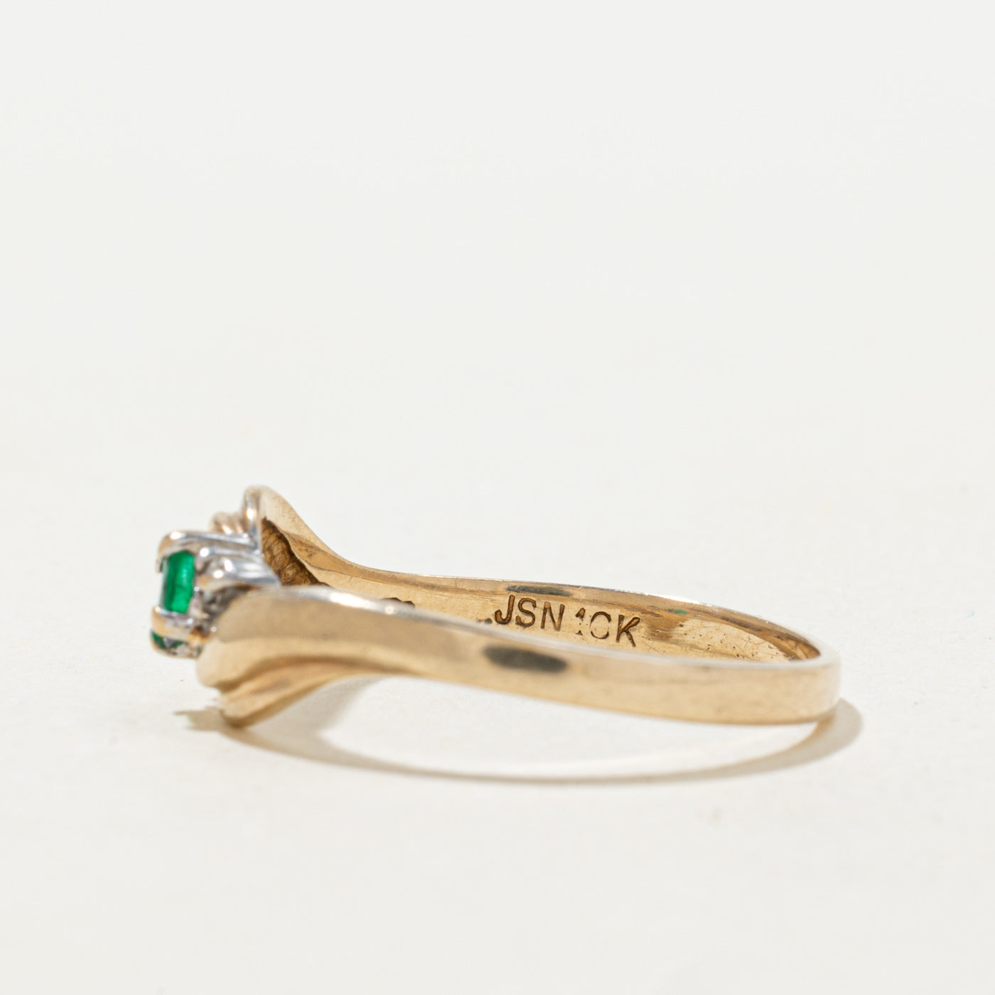Emerald & Diamond Grooved Bypass Ring | 0.056ct, 0.01ctw | SZ 5.75 |