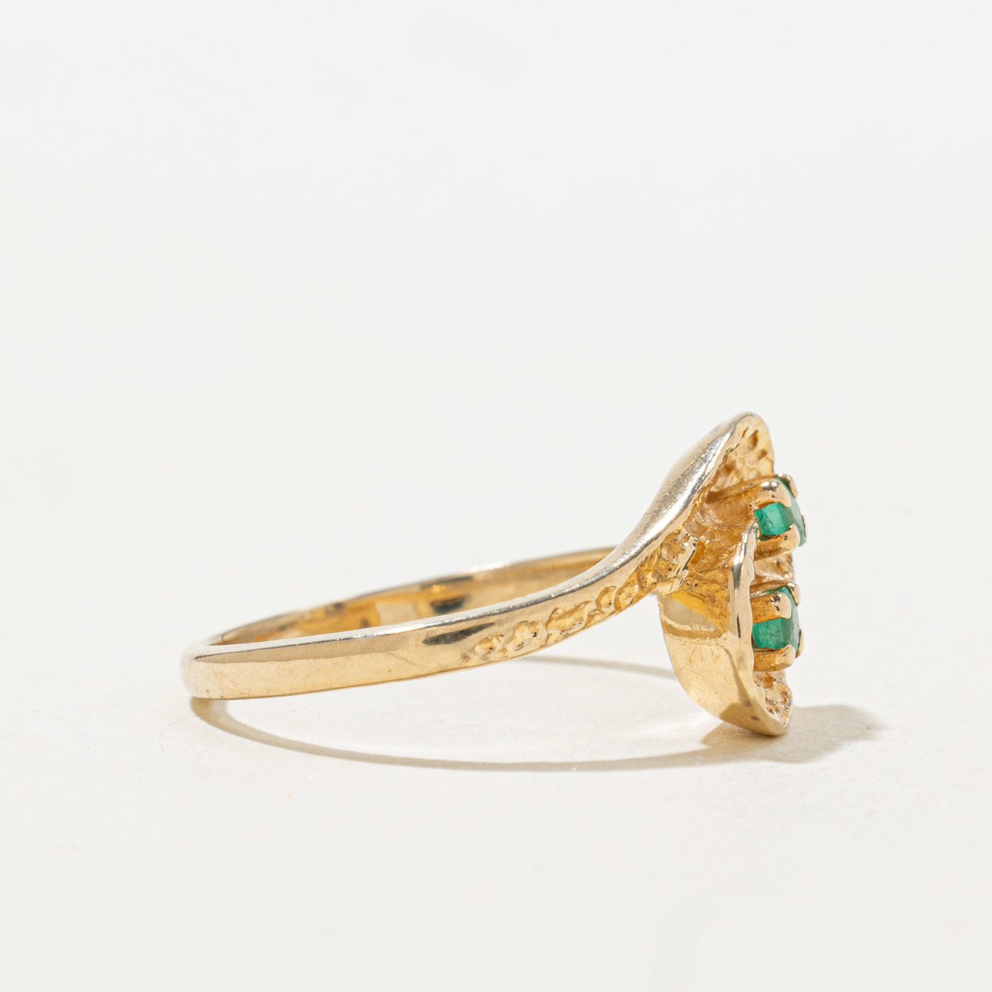 Bague à deux pierres émeraude texturée | 0,06 ct au total | Taille 6,75 |