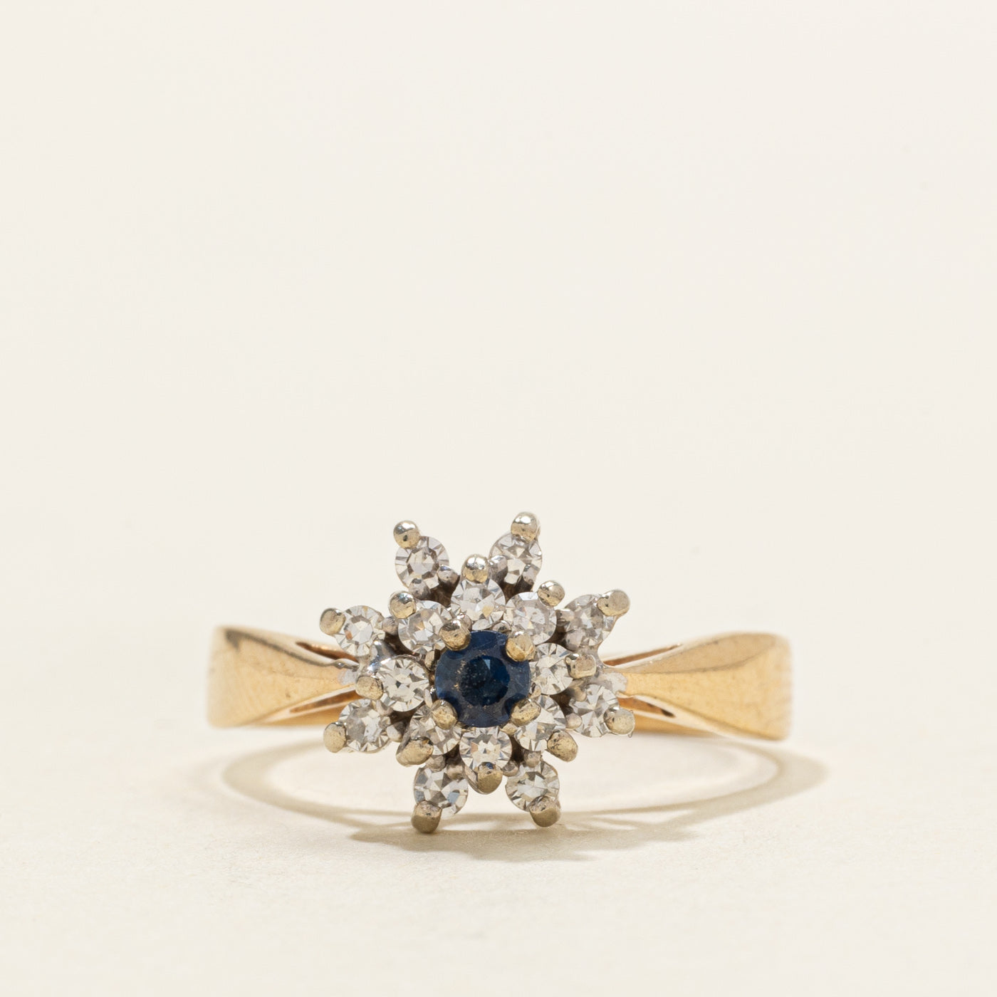 Bague en saphir et diamants sertie de pétales | Taille 5,5