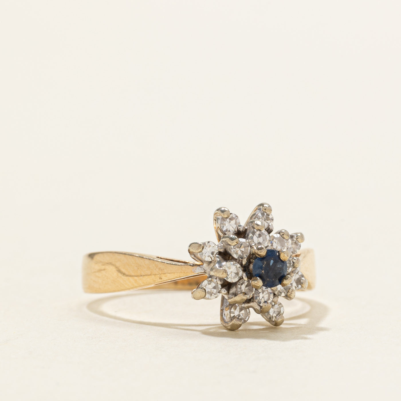 Bague en saphir et diamants sertie de pétales | Taille 5,5