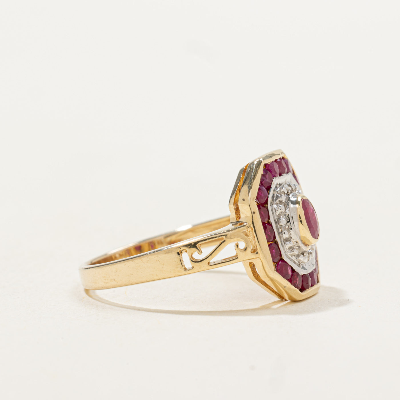 Bague double halo rubis et diamants | 0,58 ct, 0,01 ct | Taille 7,0 |