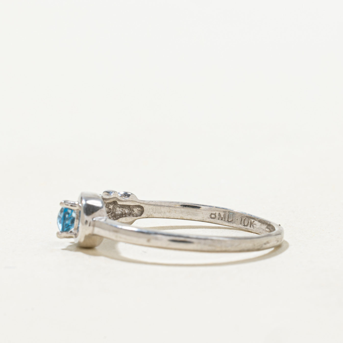 Bague boucle en topaze bleue taille poire | 0,19 ct | Taille 5,75 |
