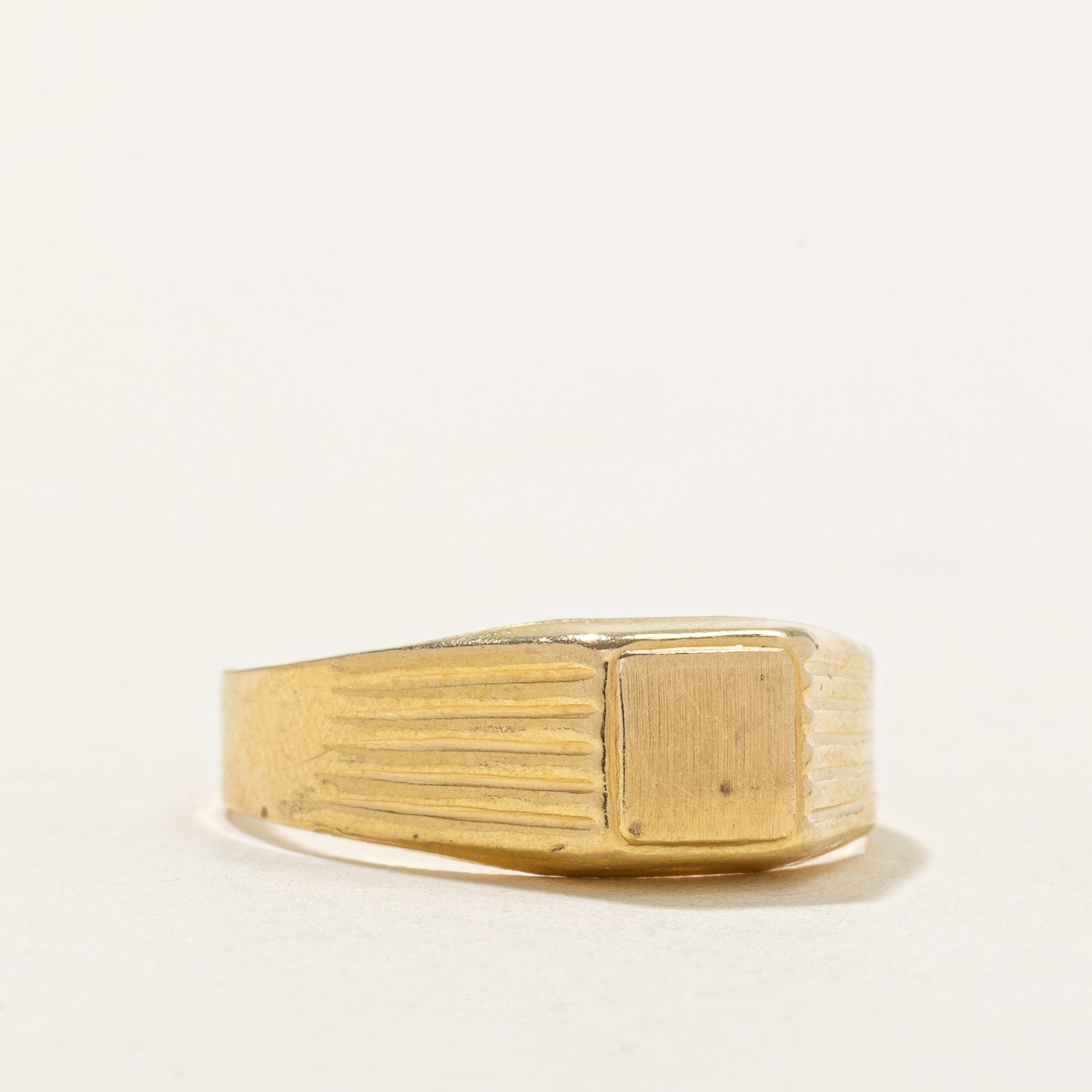 Italian 18k Yellow Gold Grooved Signet Ring | SZ 6.75