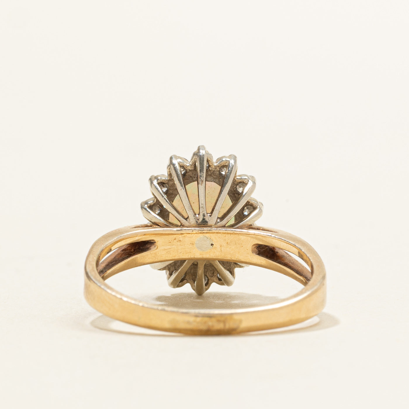 Bague halo en pétales d'opale et de diamants | 1,00 ct, 0,28 ct au total | Taille 8,0