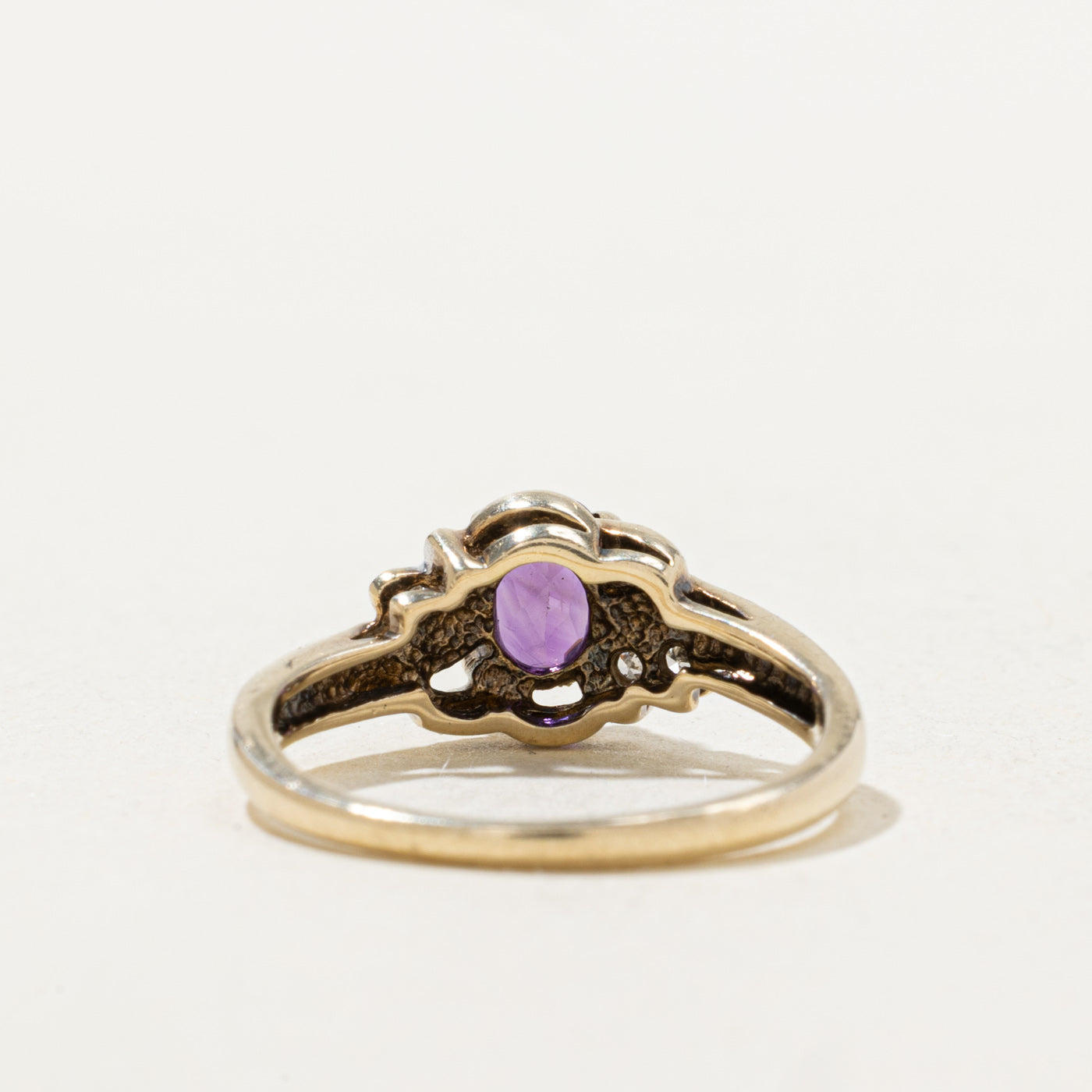 Oval Amethyst & Diamond Grooved Ring | 0.33ct, 0.02ctw | SZ 4.0 |