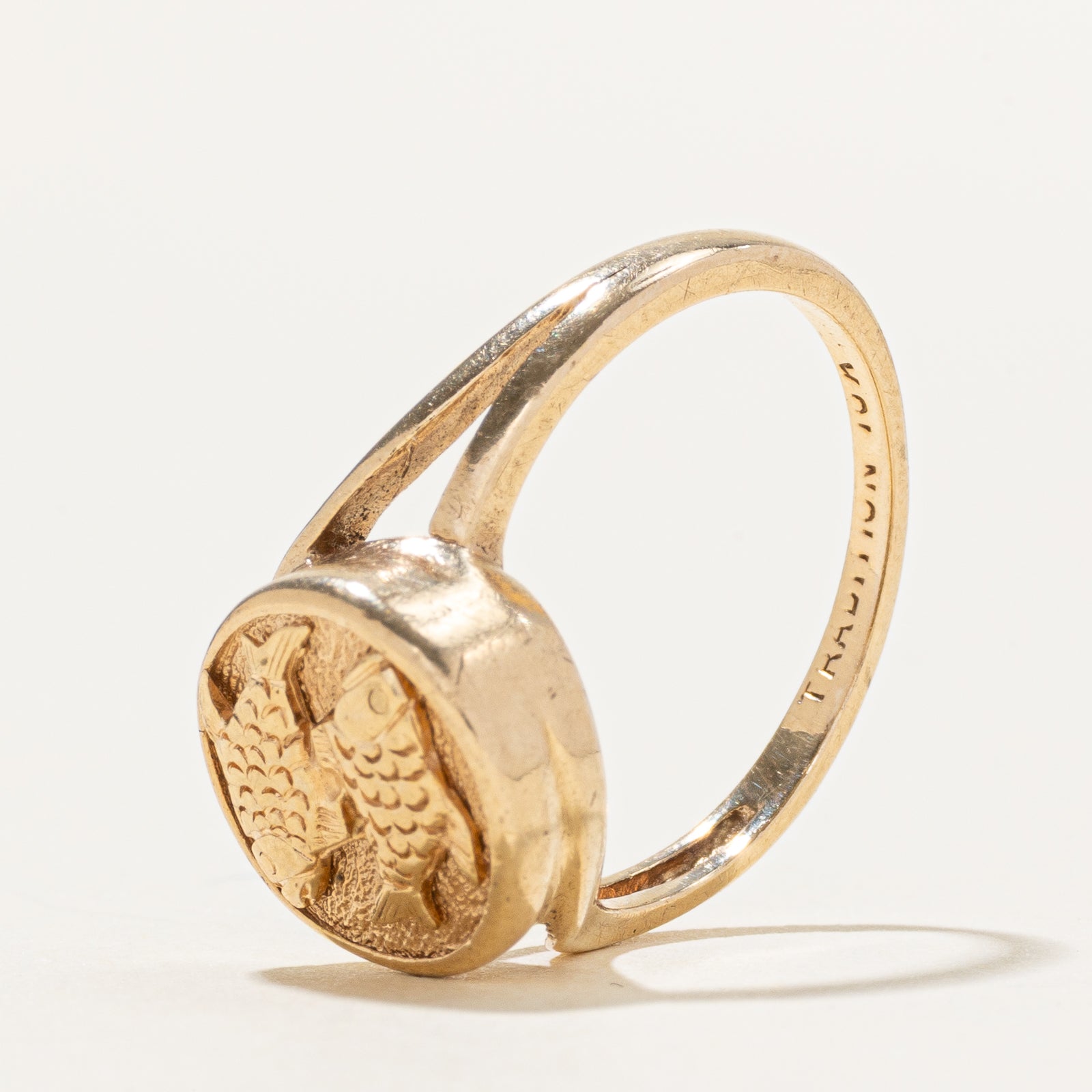 10k Yellow Gold Pisces Ring | SZ 5.25