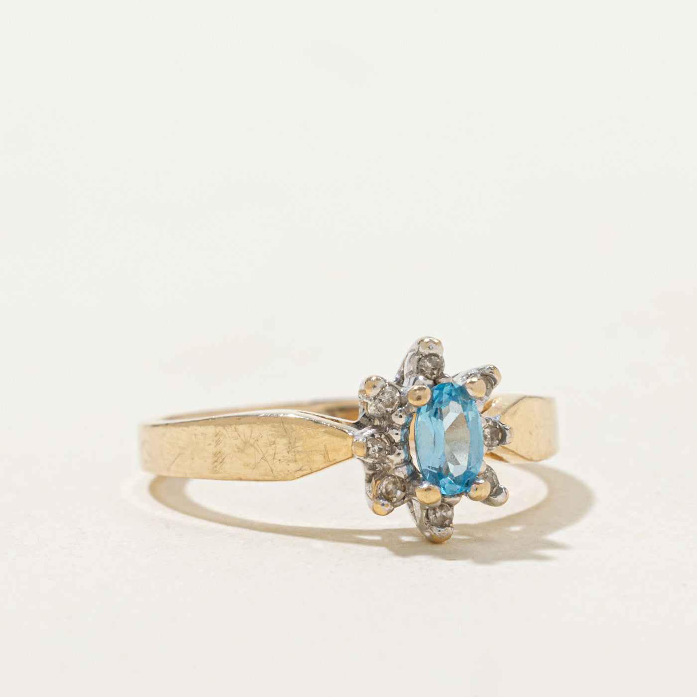 Bague pétale en topaze et diamants | 0,2 ct, 0,04 ct au total | Taille 6,5 |