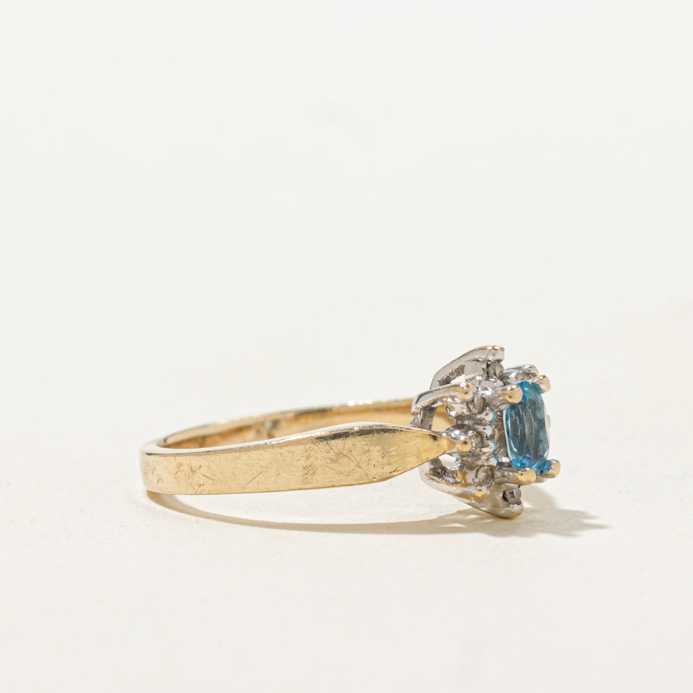 Bague pétale en topaze et diamants | 0,2 ct, 0,04 ct au total | Taille 6,5 |