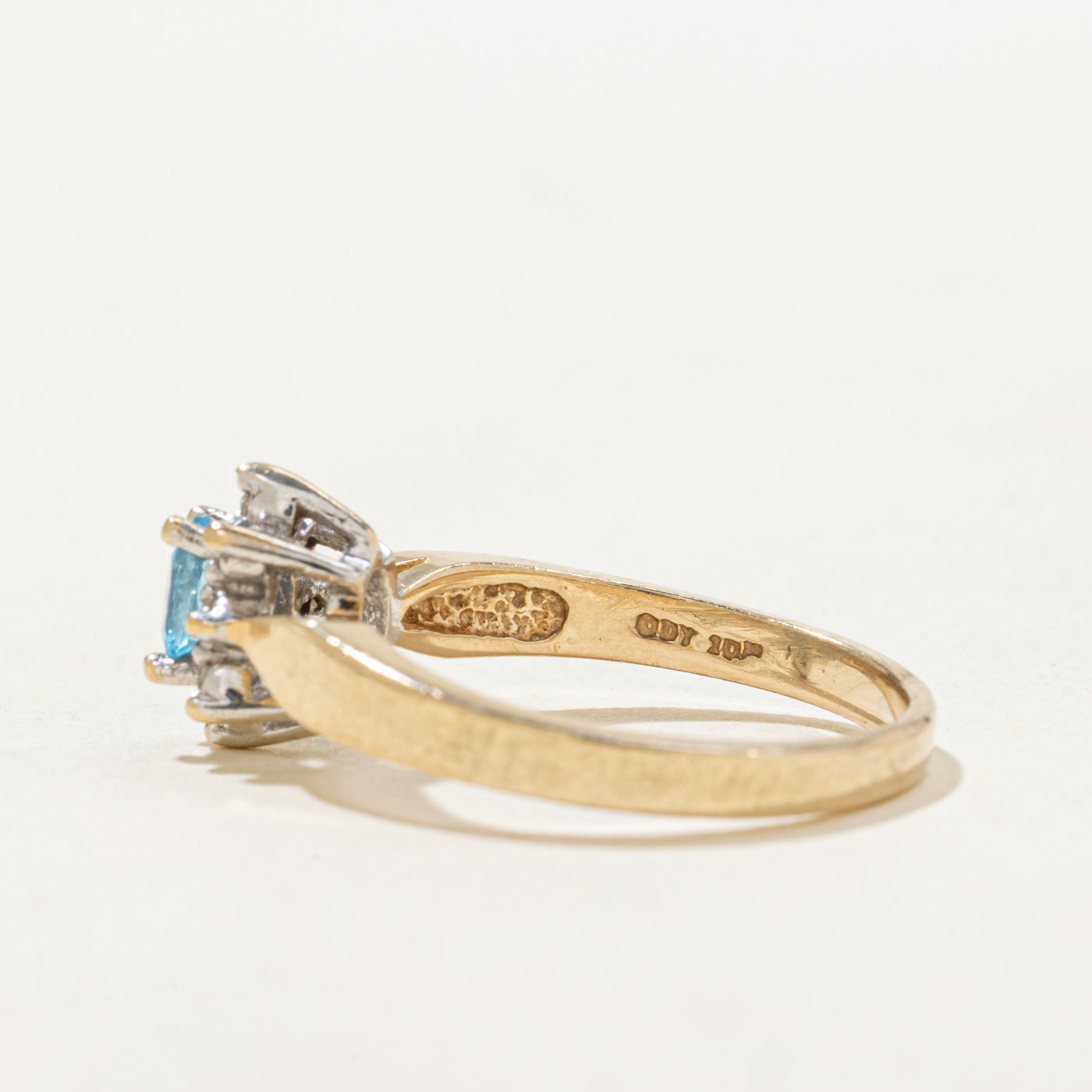 Bague pétale en topaze et diamants | 0,2 ct, 0,04 ct au total | Taille 6,5 |