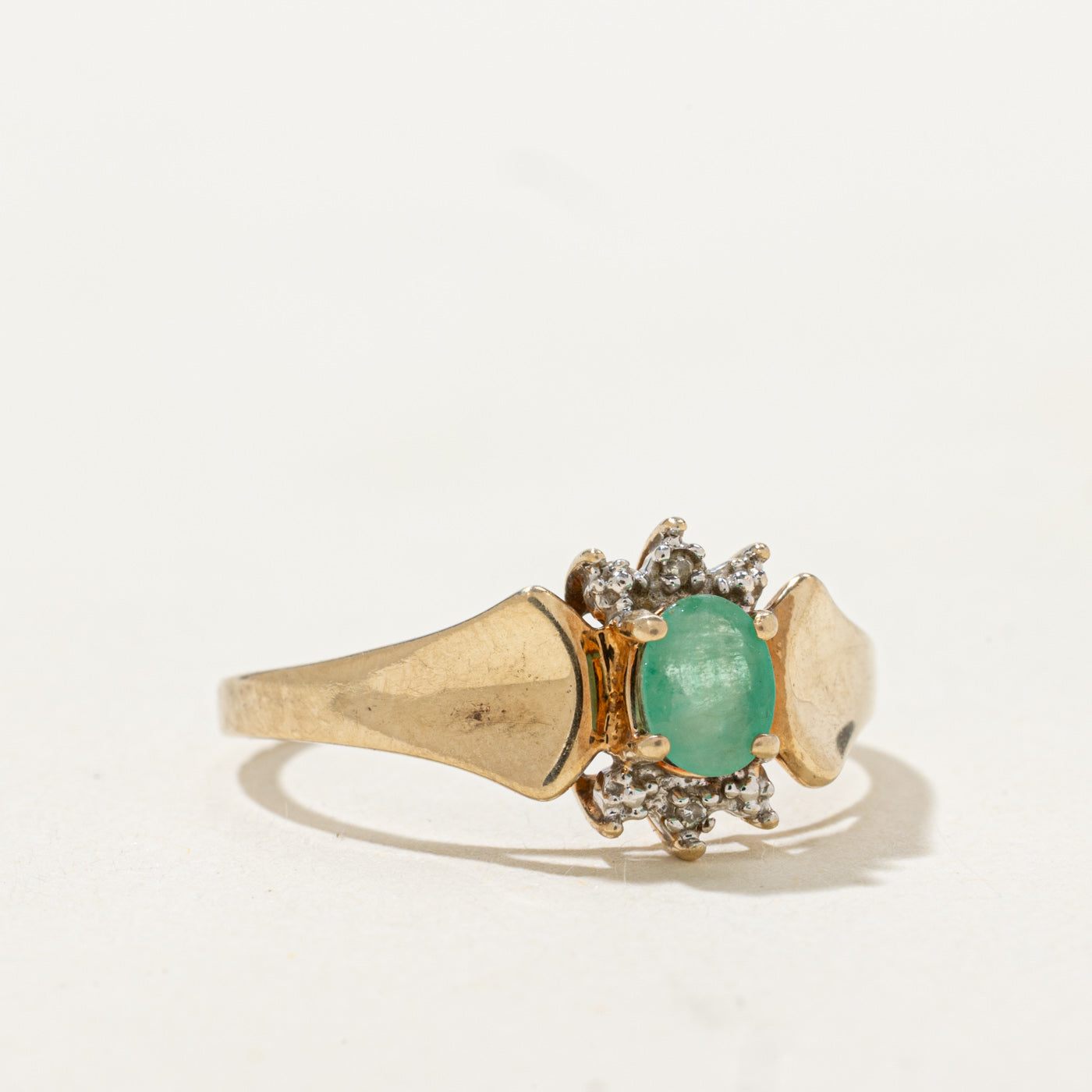 Emerald & Diamond Petal Tapered Ring | 0.27ct, 0.01ctw | SZ 7.25 |