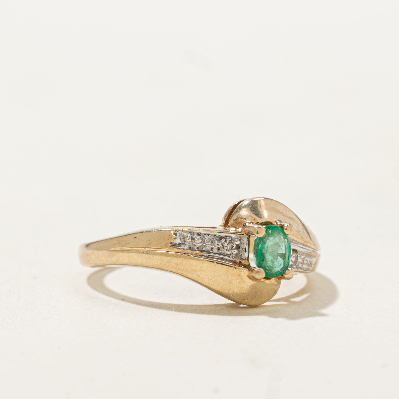 Oval Cut Emerald & Diamond Bypass Ring | 0.14ct, 0.02ctw | SZ 6.25 |