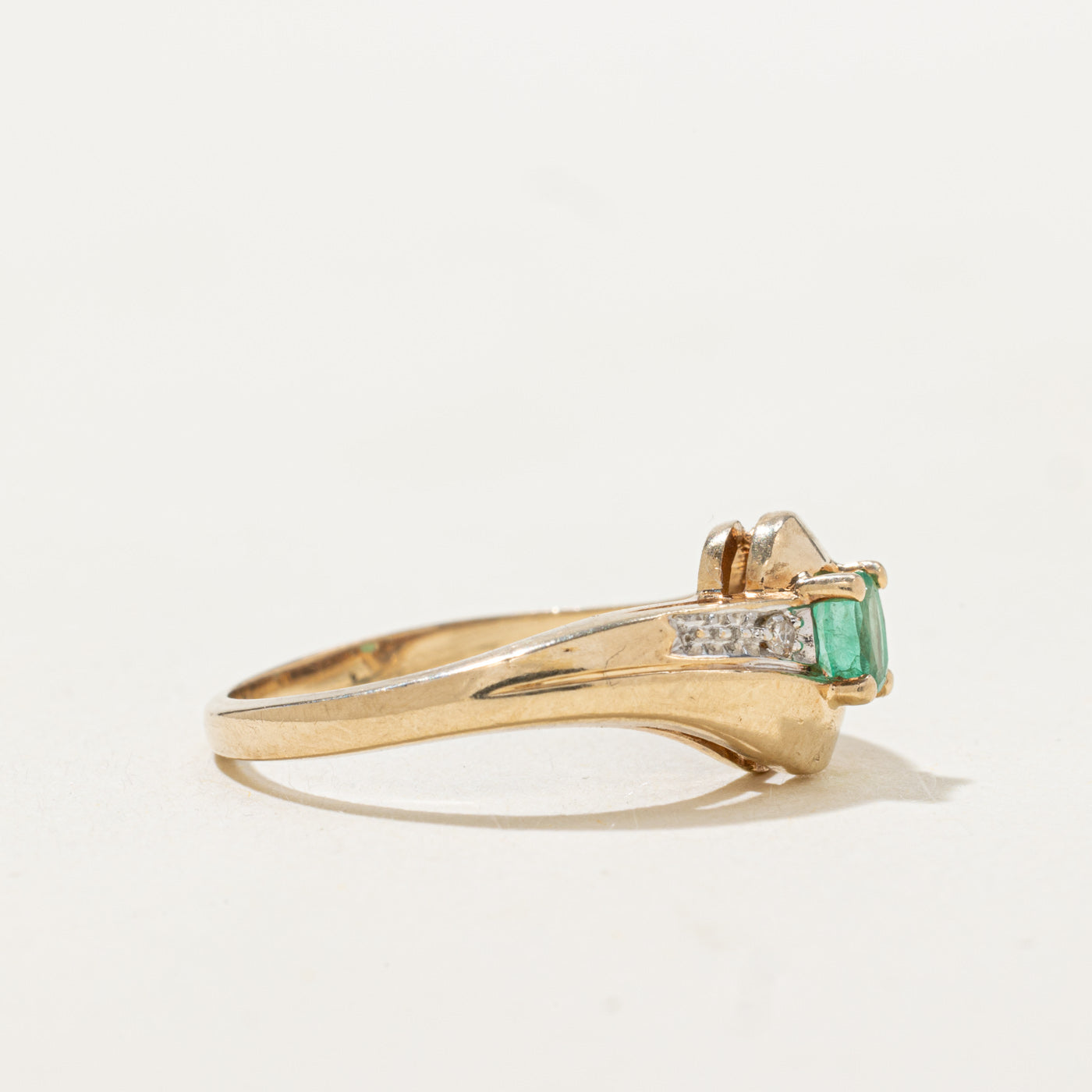 Oval Cut Emerald & Diamond Bypass Ring | 0.14ct, 0.02ctw | SZ 6.25 |
