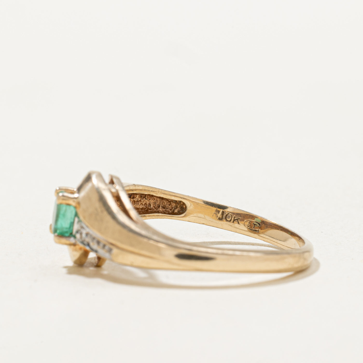 Oval Cut Emerald & Diamond Bypass Ring | 0.14ct, 0.02ctw | SZ 6.25 |