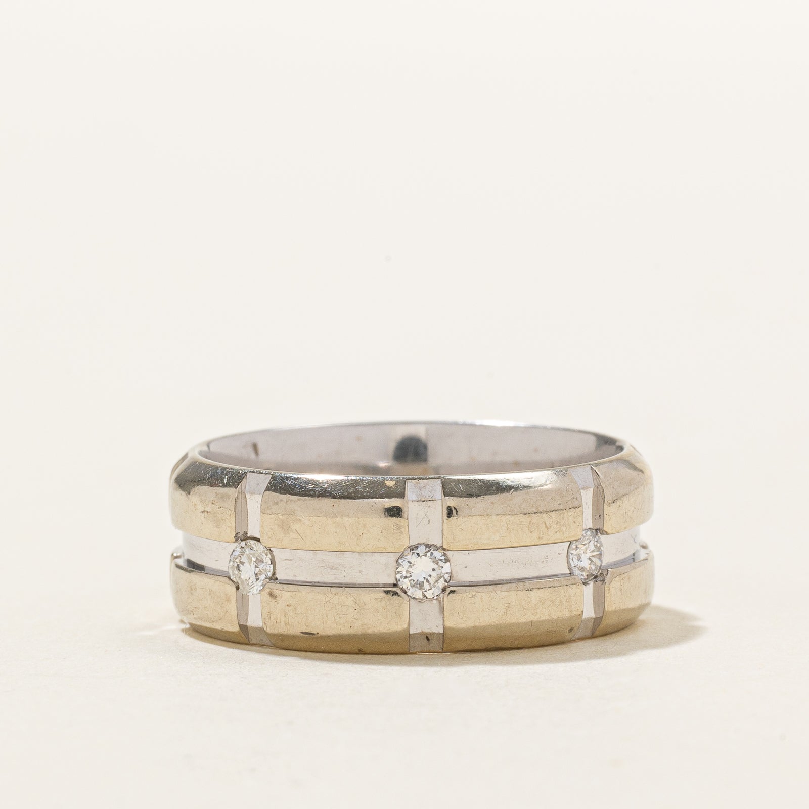 18k Three Stone Diamond Grid Grooved Band | 0.18ctw | SZ 8.25