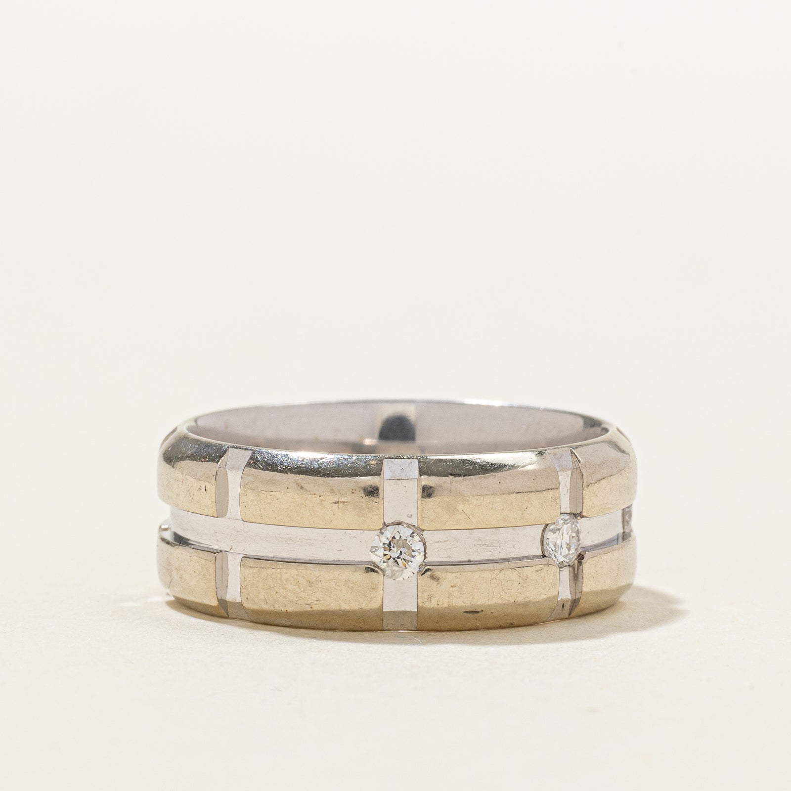 18k Three Stone Diamond Grid Grooved Band | 0.18ctw | SZ 8.25