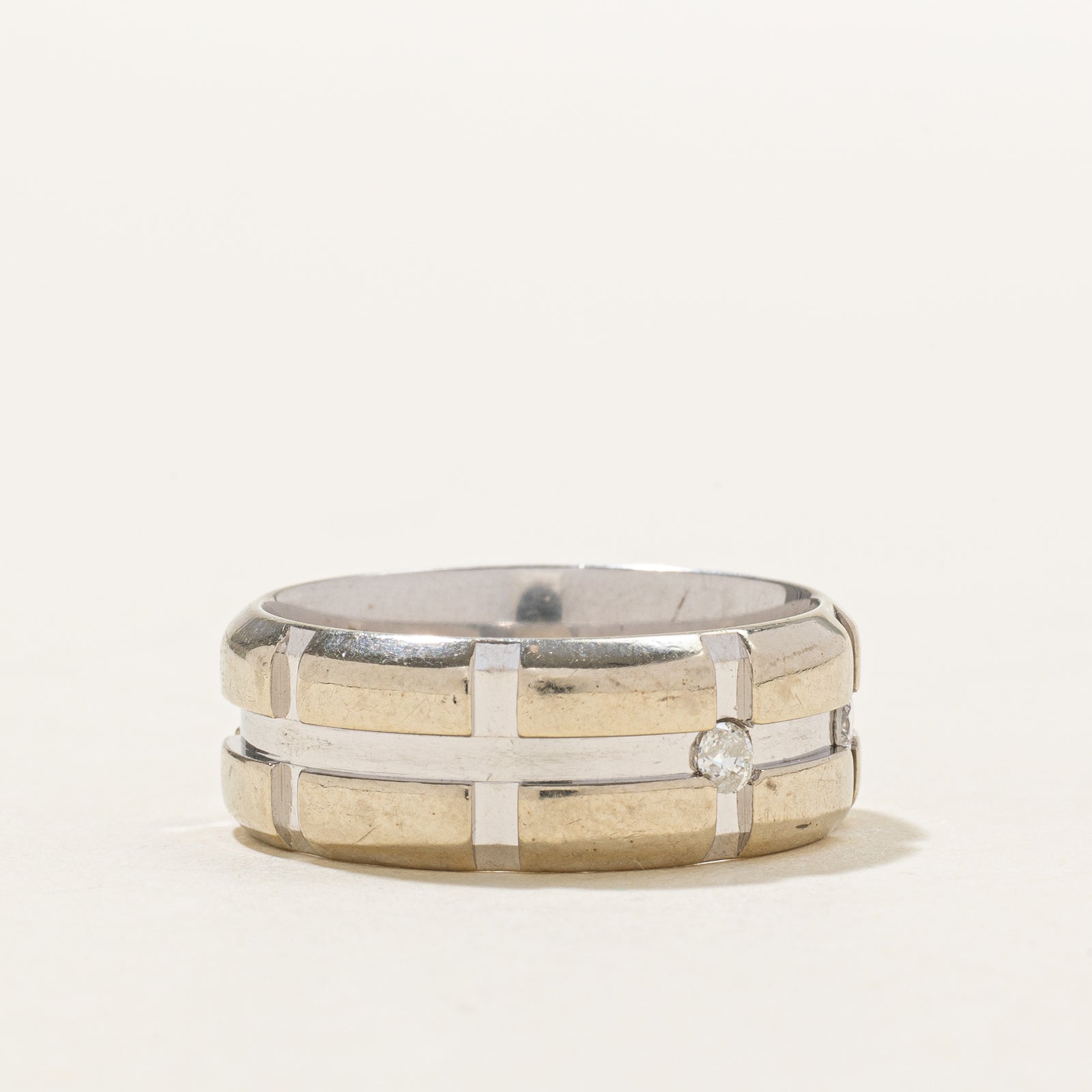 18k Three Stone Diamond Grid Grooved Band | 0.18ctw | SZ 8.25