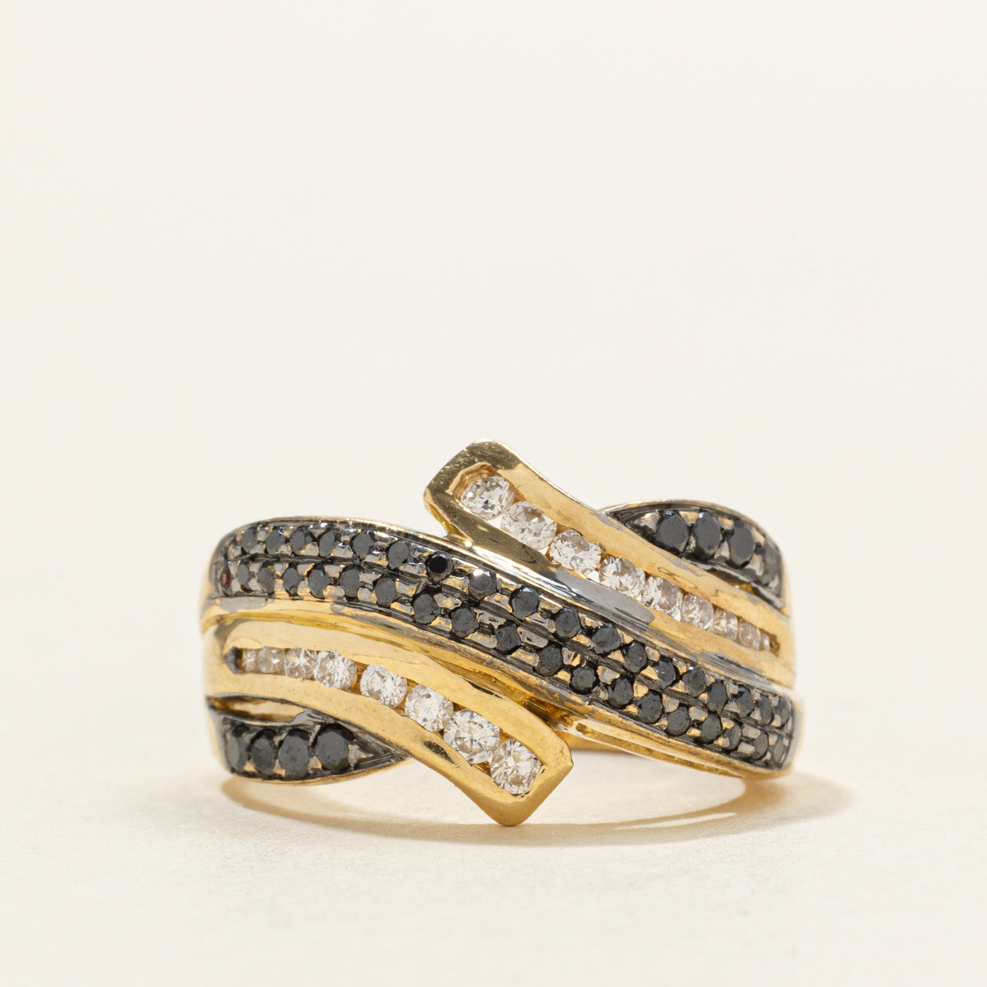 Bague demi-éternité sertie de diamants noirs et blancs | 0,50 ct | Taille 5,25