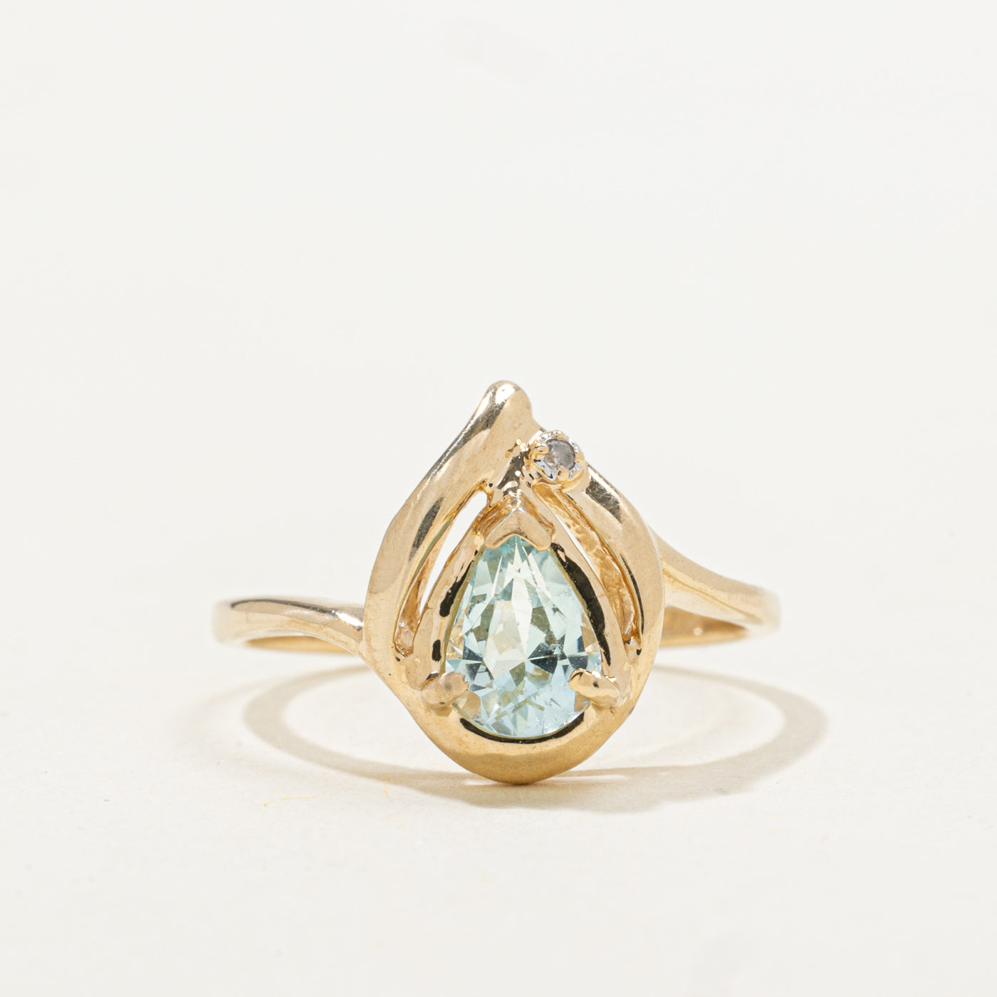 Pear Cut Aquamarine & Diamond Grooved Ring | 0.62ct, 0.01ctw | SZ 6.25 |