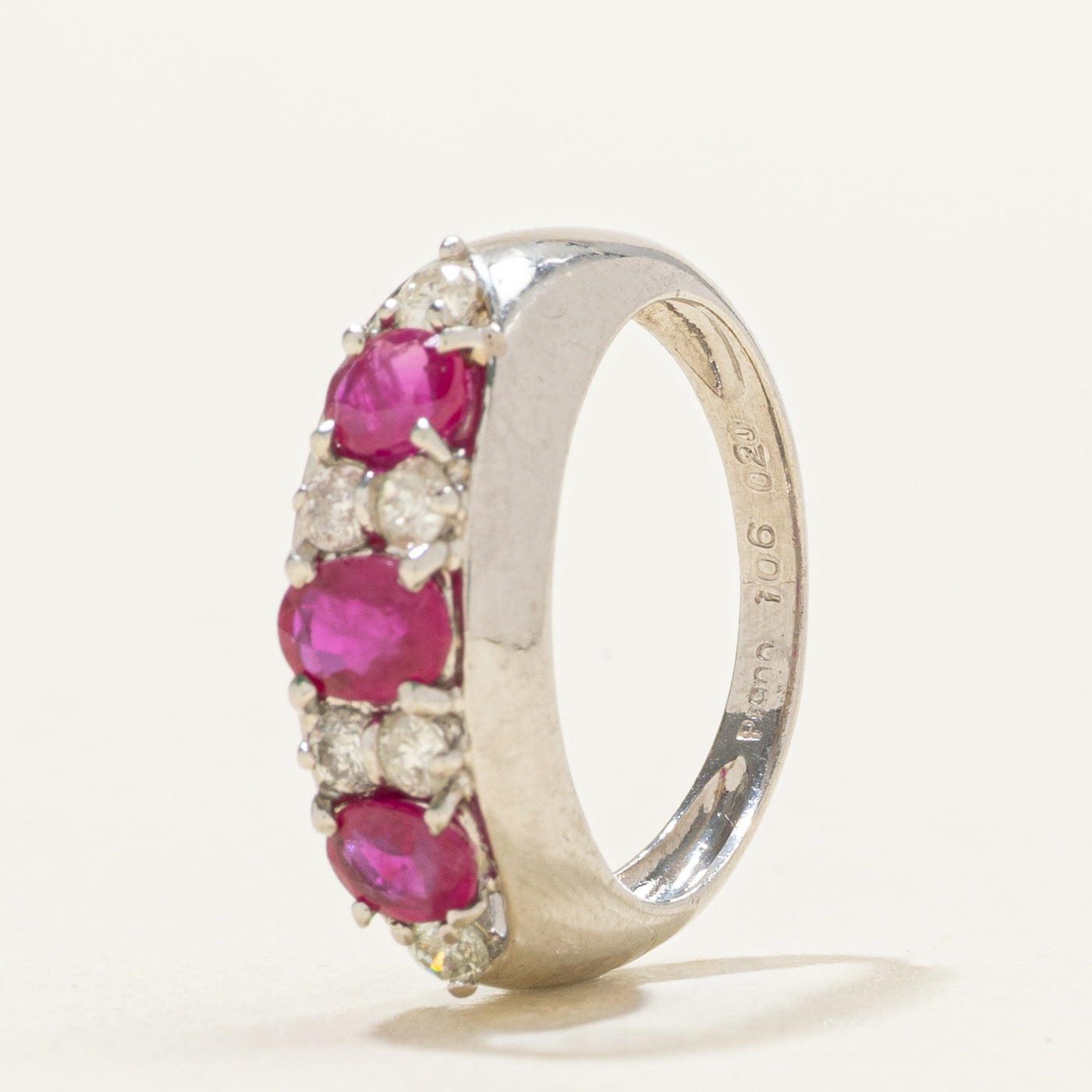 Bague en platine 900, rubis synthétique et diamants naturels | 0,70 ct, 0,14 ct | Taille 5,5