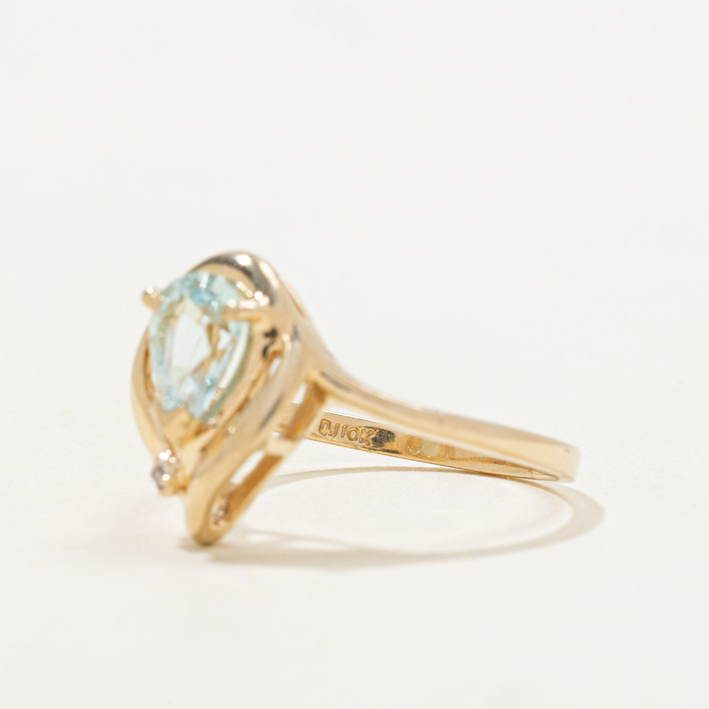 Pear Cut Aquamarine & Diamond Grooved Ring | 0.62ct, 0.01ctw | SZ 6.25 |