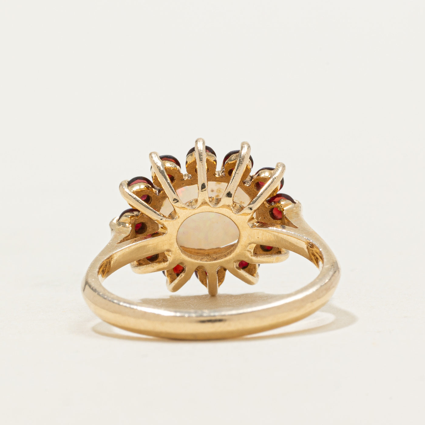 Bague halo en opale et grenat East West | 0,61 ct, 0,36 ct au total | Taille 5,0