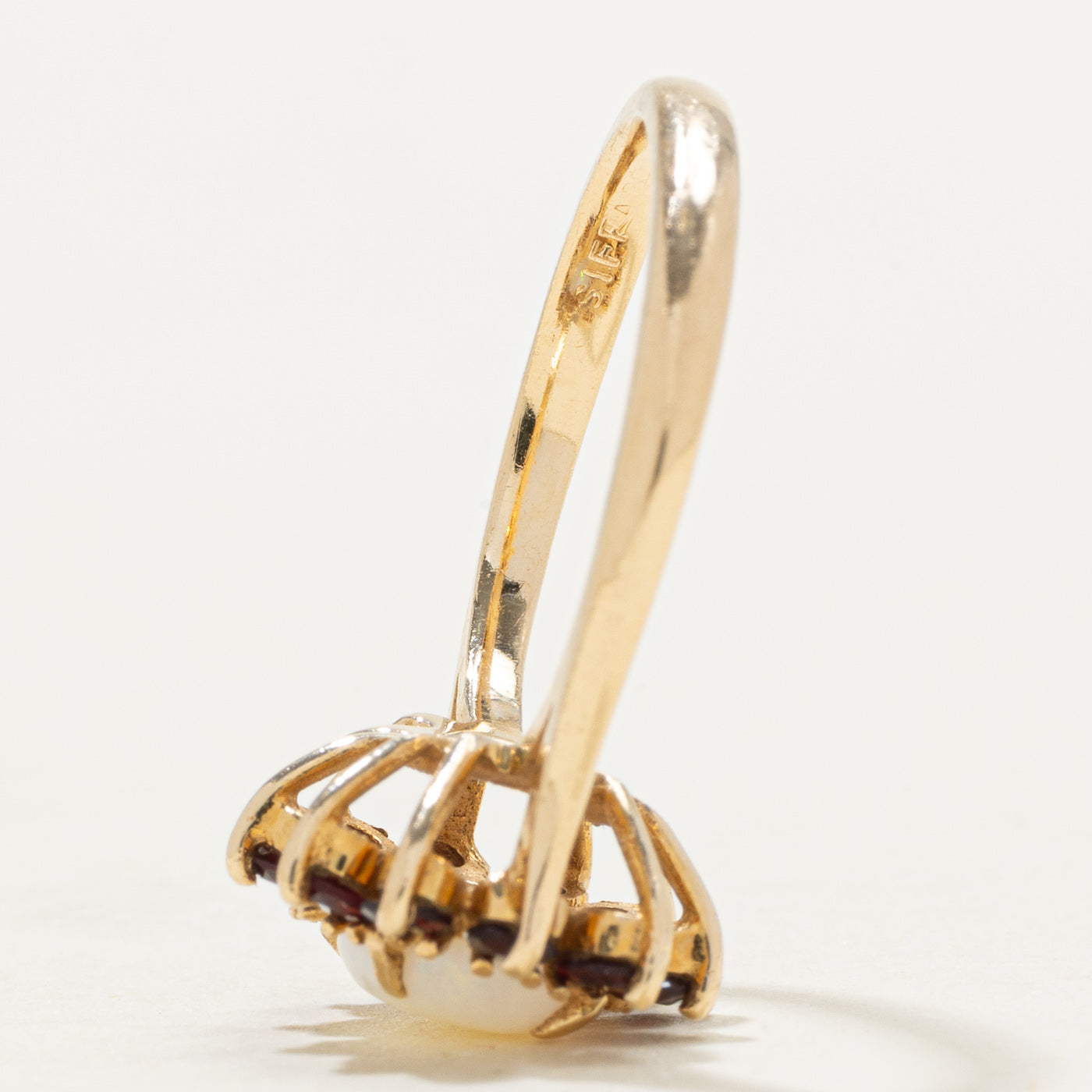 Bague halo en opale et grenat East West | 0,61 ct, 0,36 ct au total | Taille 5,0