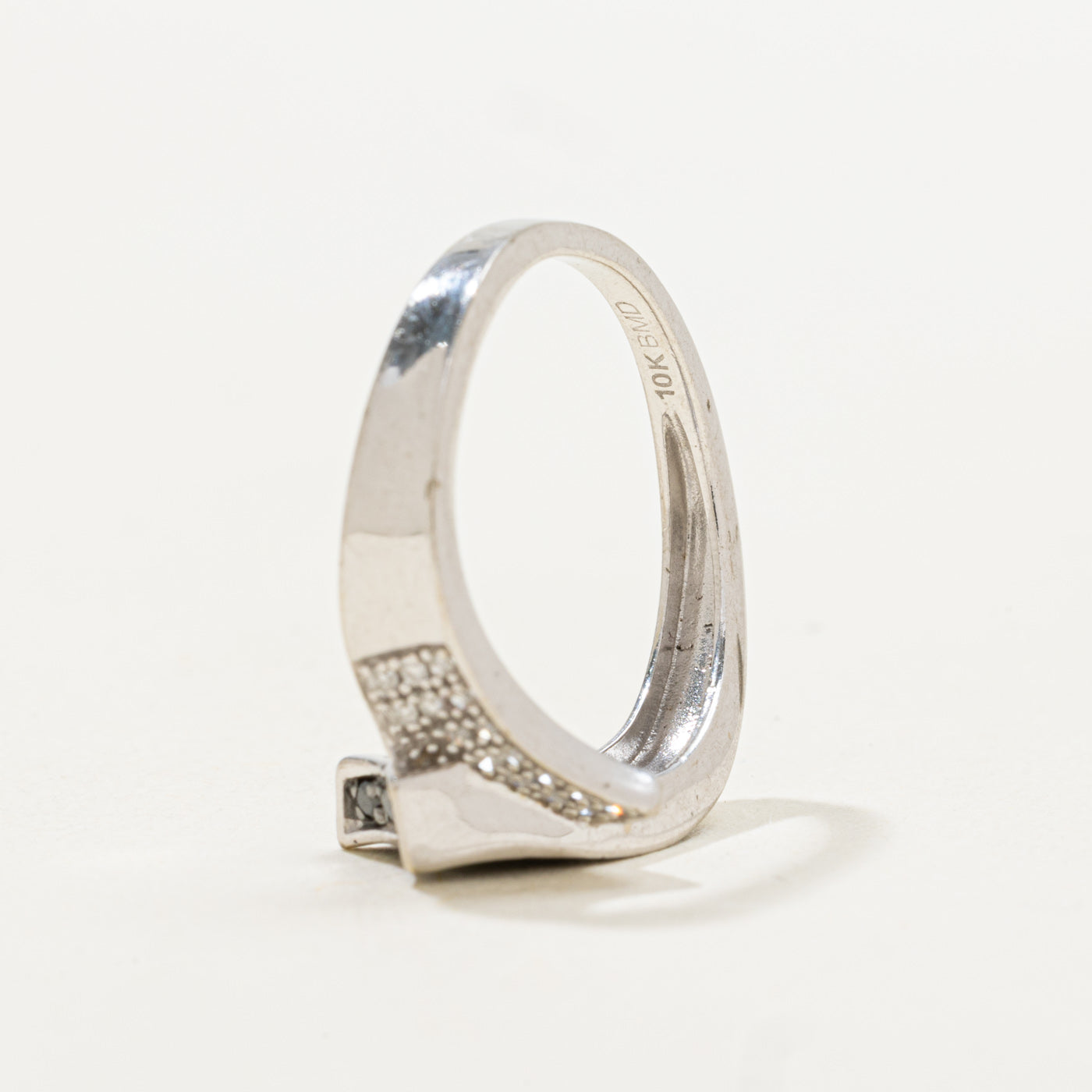 Bague géométrique pavée de diamants noirs et blancs | 0,07 ct | Taille 6,0 |