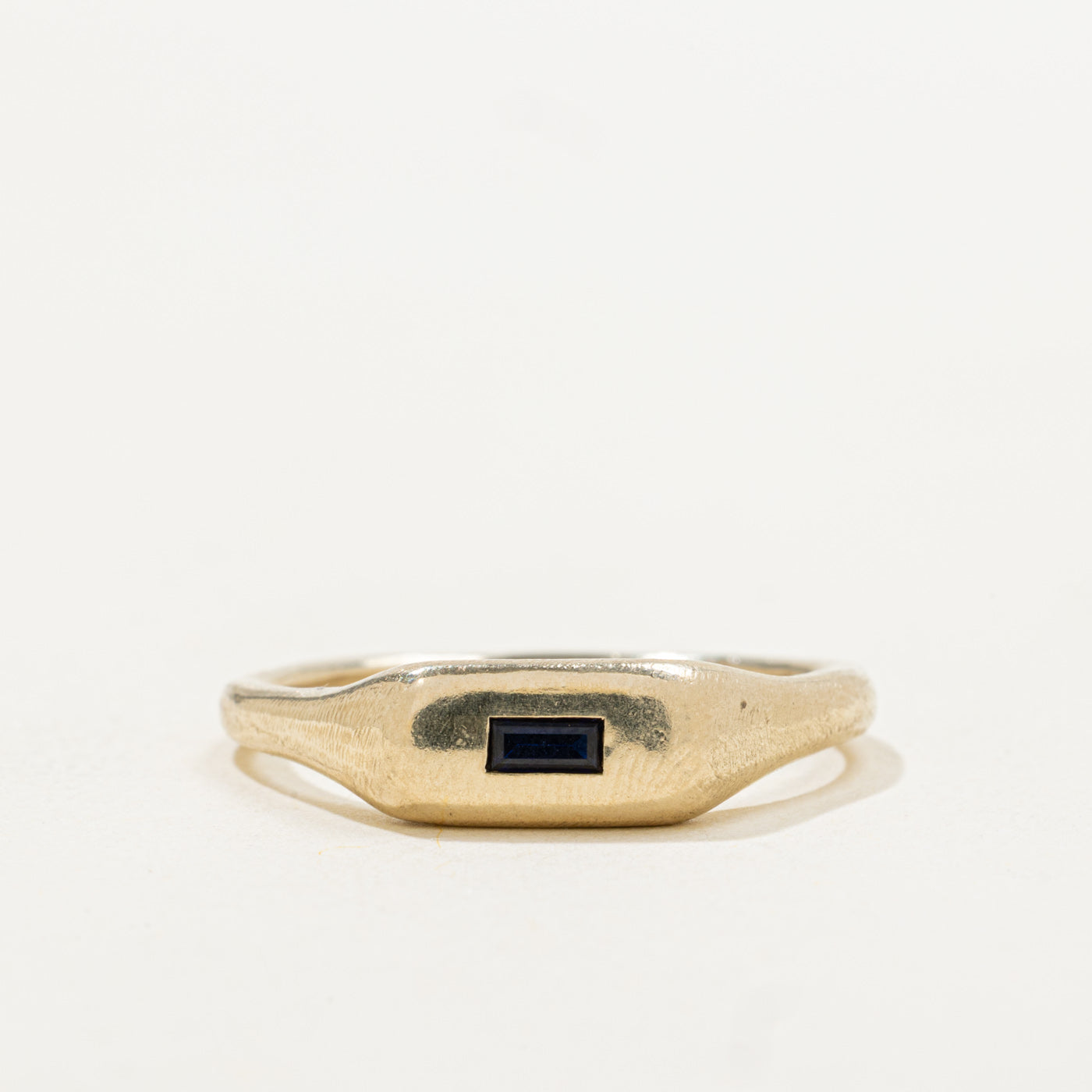 Bague chevalière en saphir taille baguette serti à fleur | 0,14 ct | Taille 9,25 |
